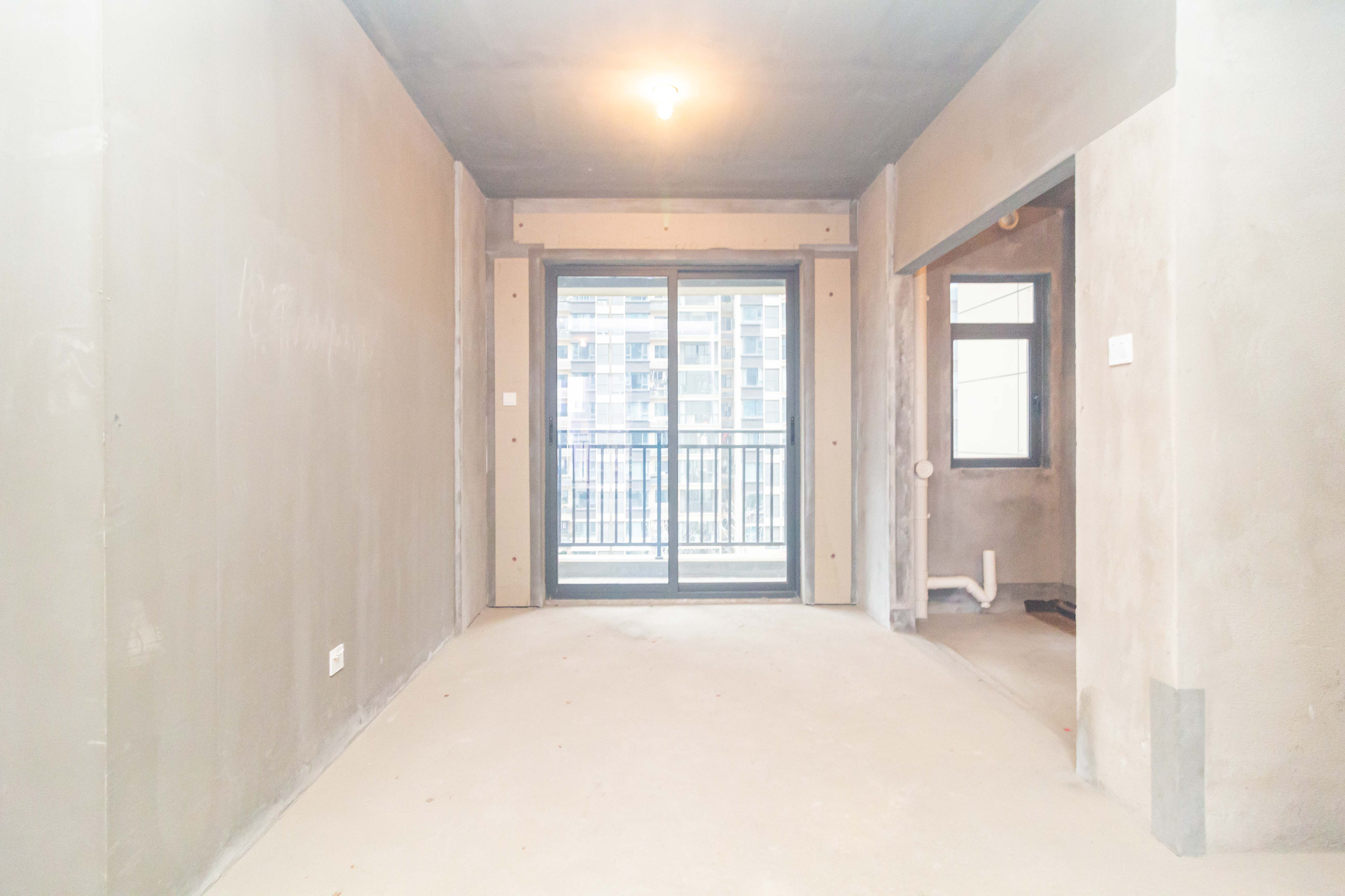 日盛湖湘花苑 4室2厅2卫 95.8万 日盛湖湘花苑 4室2厅2卫 95.8万客厅