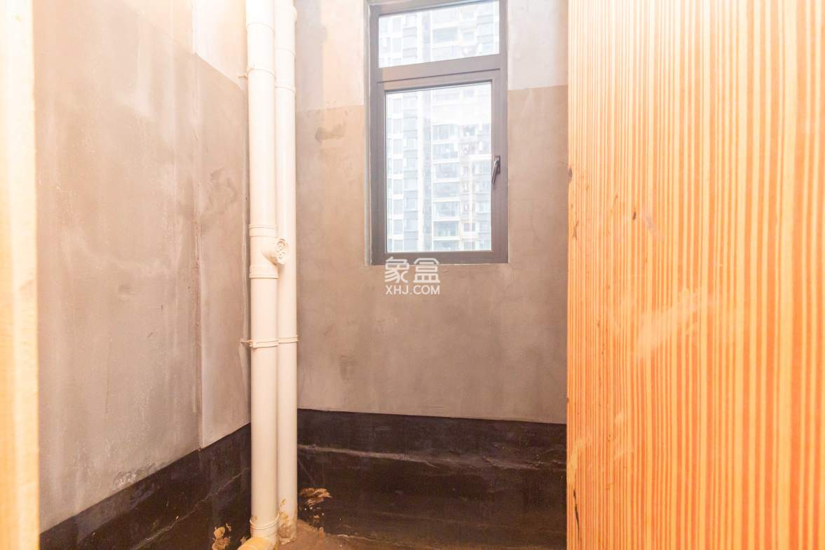 日盛湖湘花苑 4室2厅2卫 95.8万 日盛湖湘花苑 4室2厅2卫 95.8万卫生间