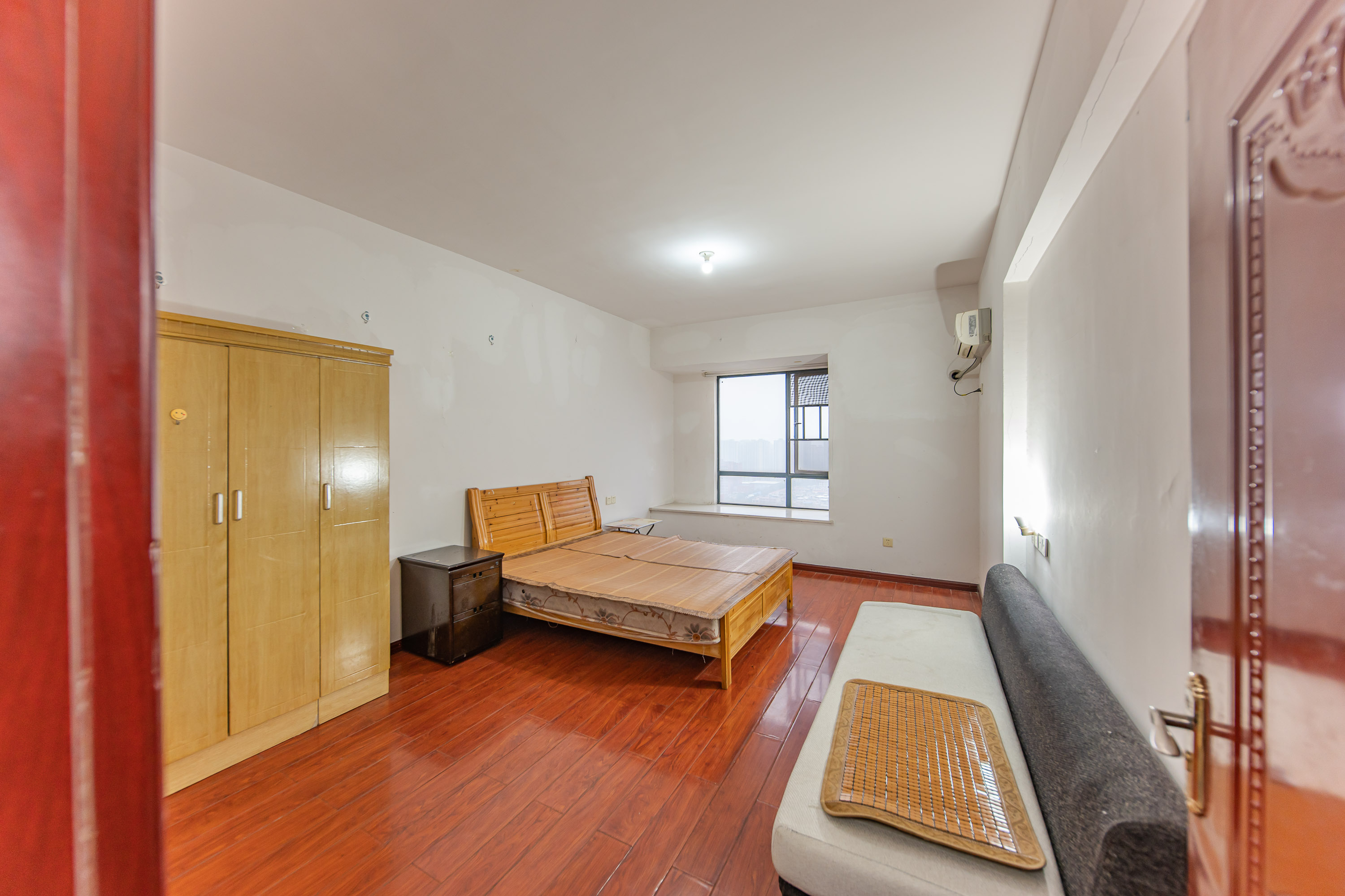 云栖谷  3室2厅2卫    80.0万卧室