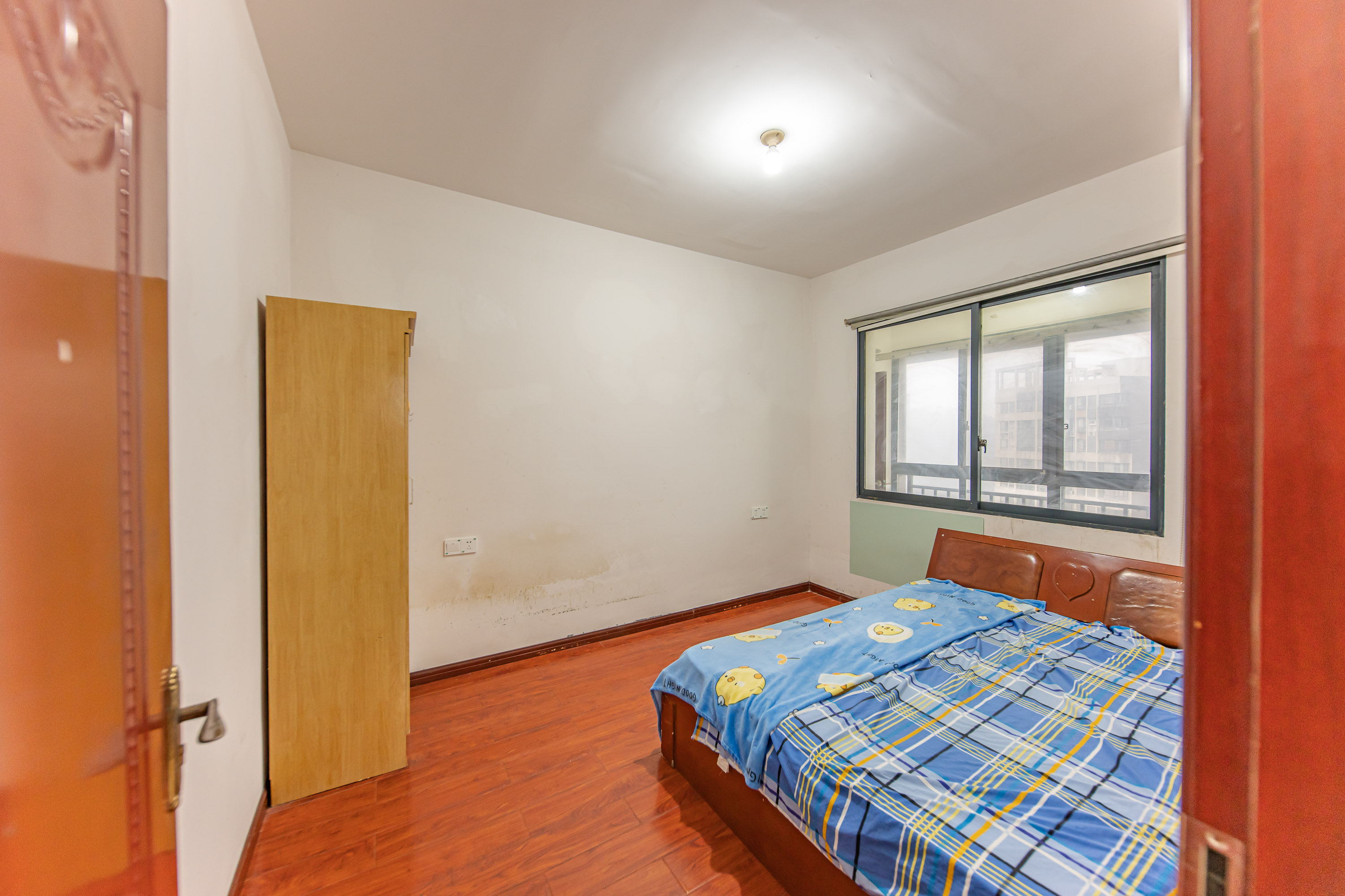 云栖谷  3室2厅2卫    80.0万卧室