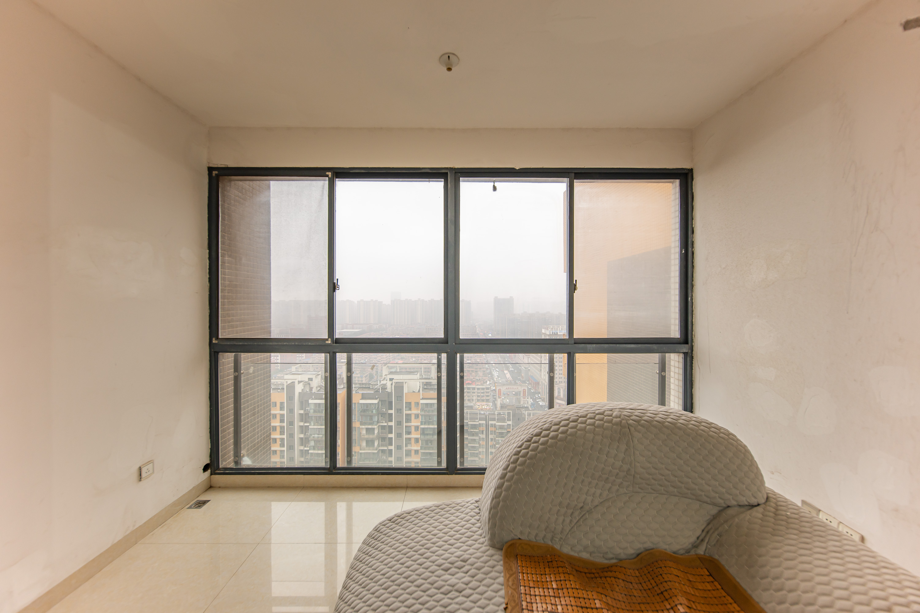 云栖谷  3室2厅2卫    80.0万阳台