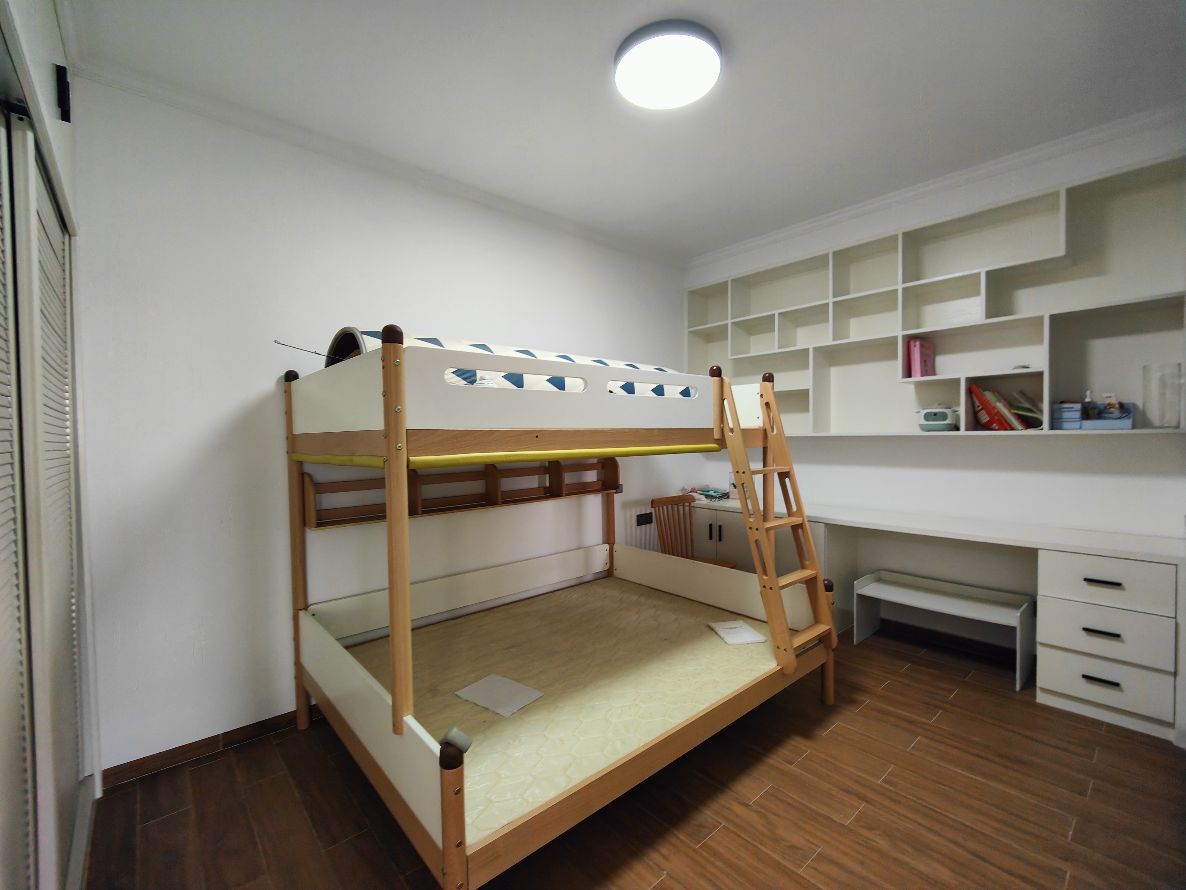 中建壹号府  3室2厅2卫   68.00万客厅