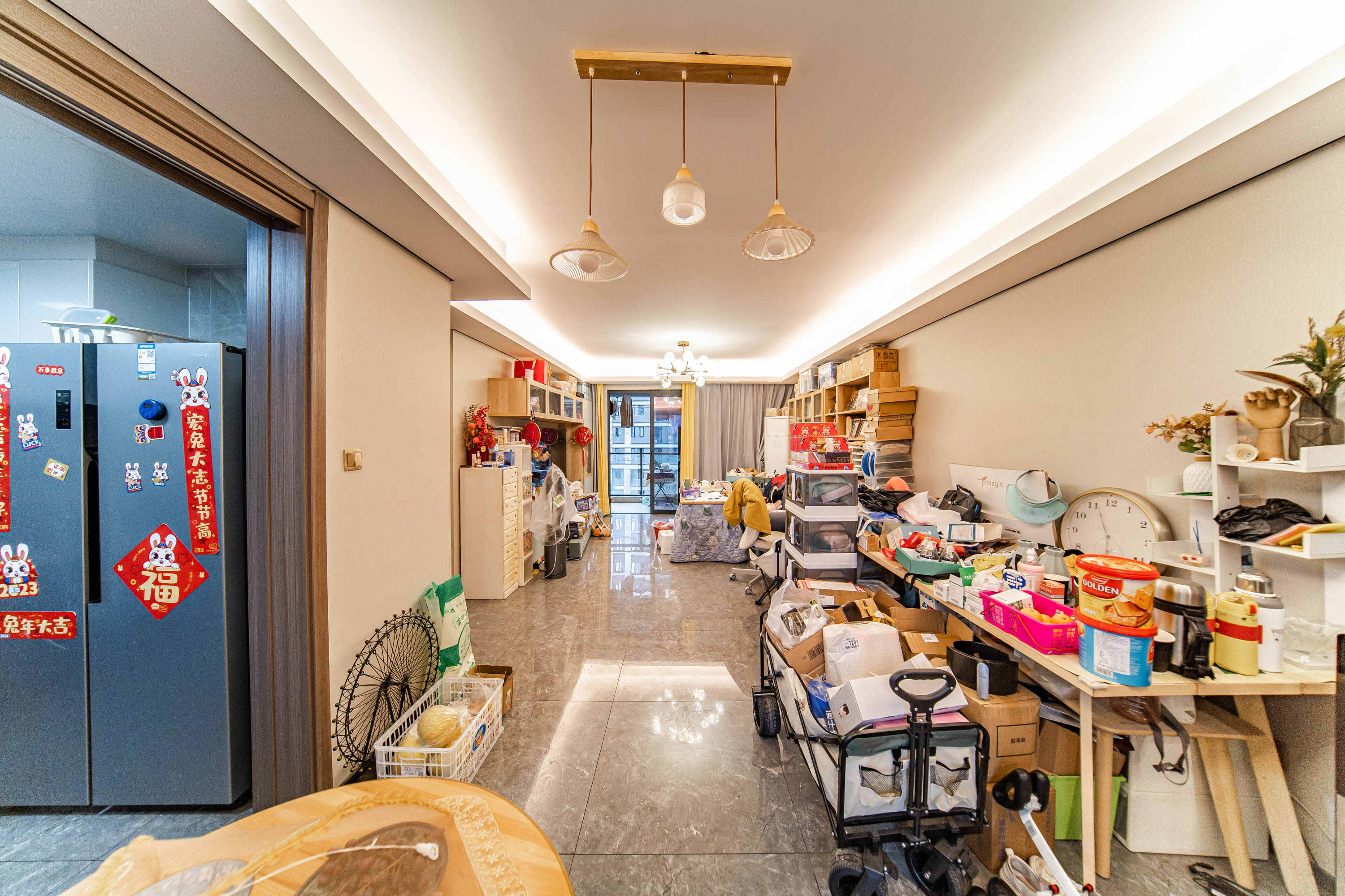 中海阅麓山一期  4室2厅2卫   219.90万客厅