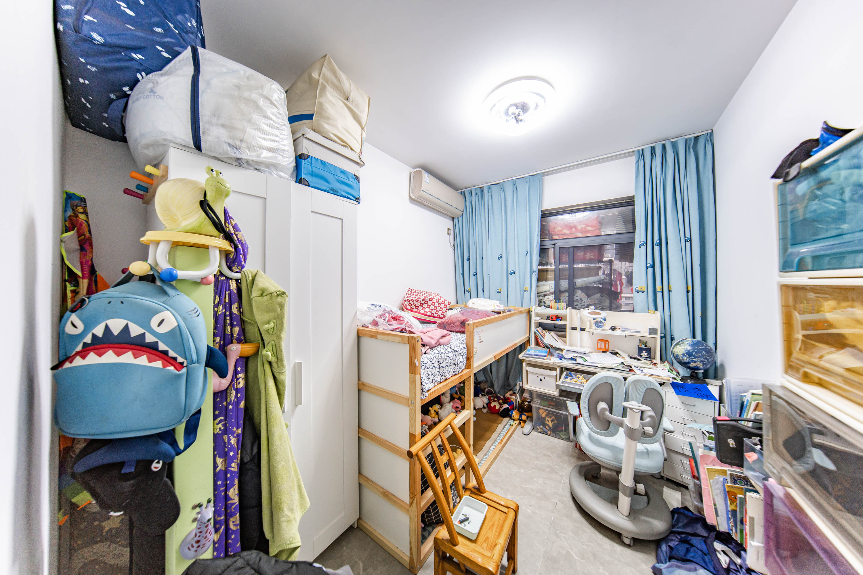 中海阅麓山一期  4室2厅2卫   219.90万卧室