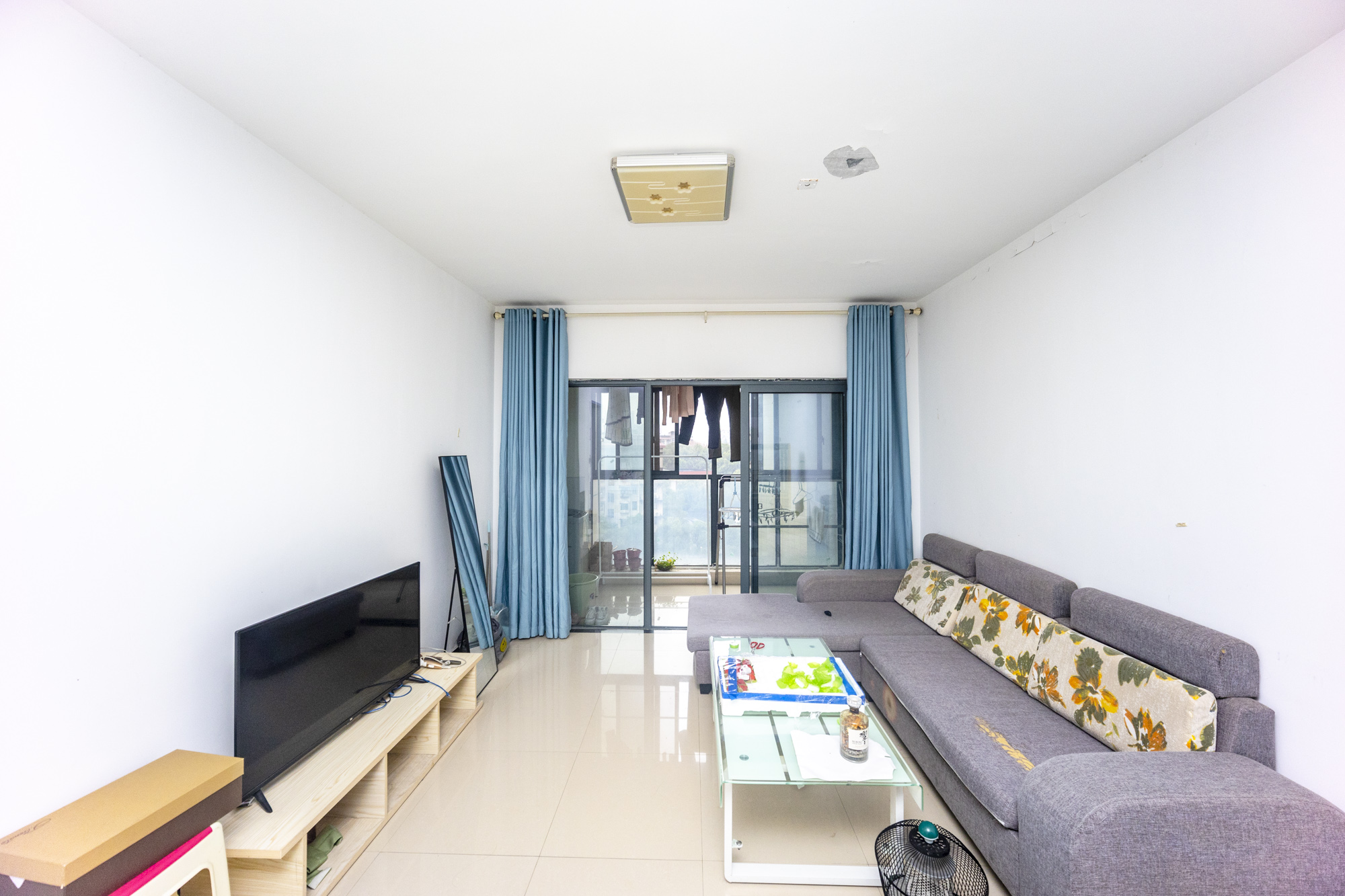 荣盛花语书苑 3室2厅1卫 77.0万 荣盛花语书苑 3室2厅1卫 77.0万客厅