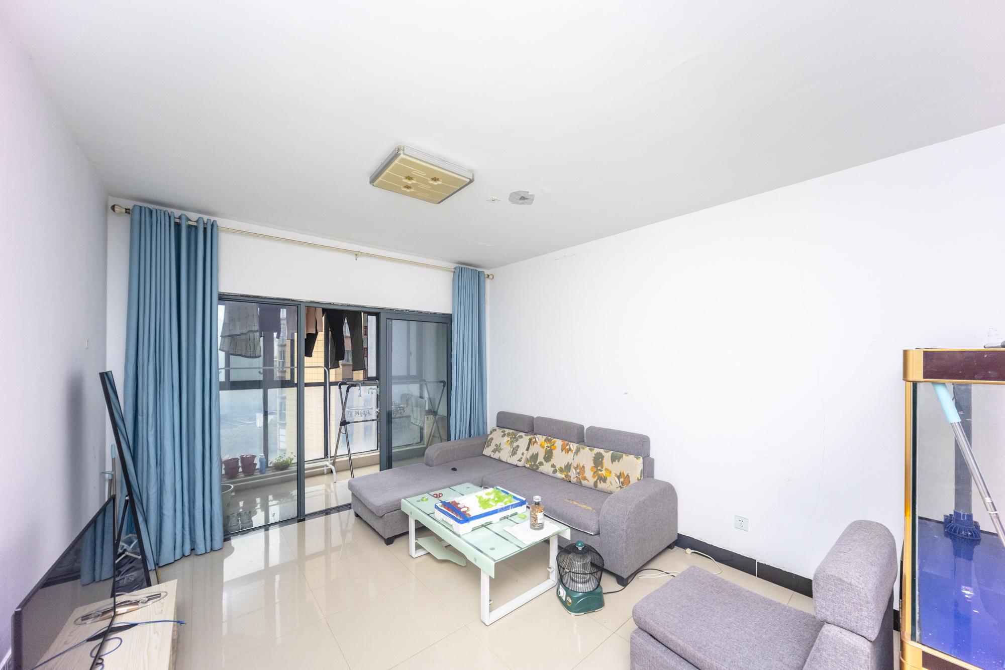 荣盛花语书苑 3室2厅1卫 77.0万 荣盛花语书苑 3室2厅1卫 77.0万客厅