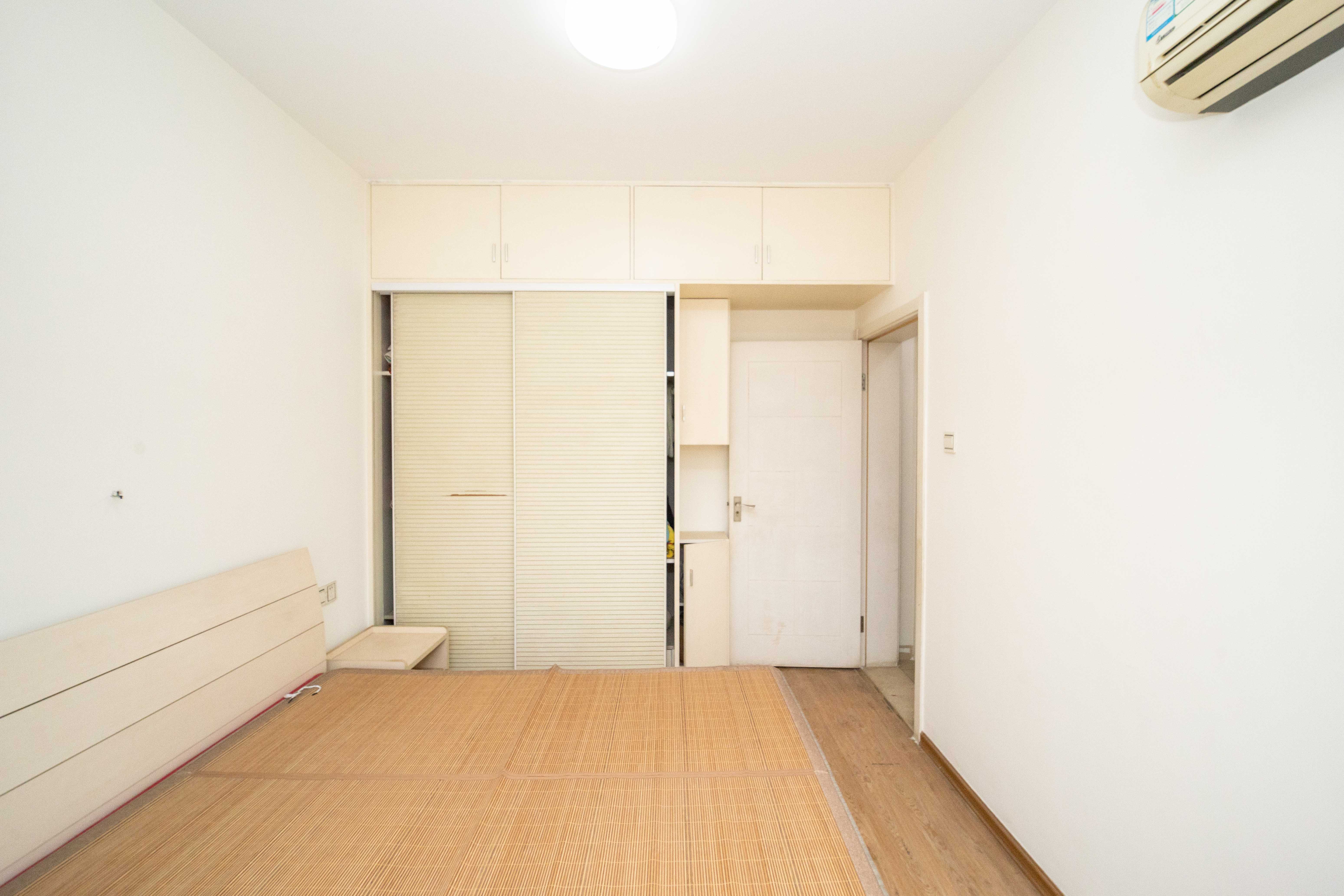 一品东庭  3室2厅1卫   112.00万厨房