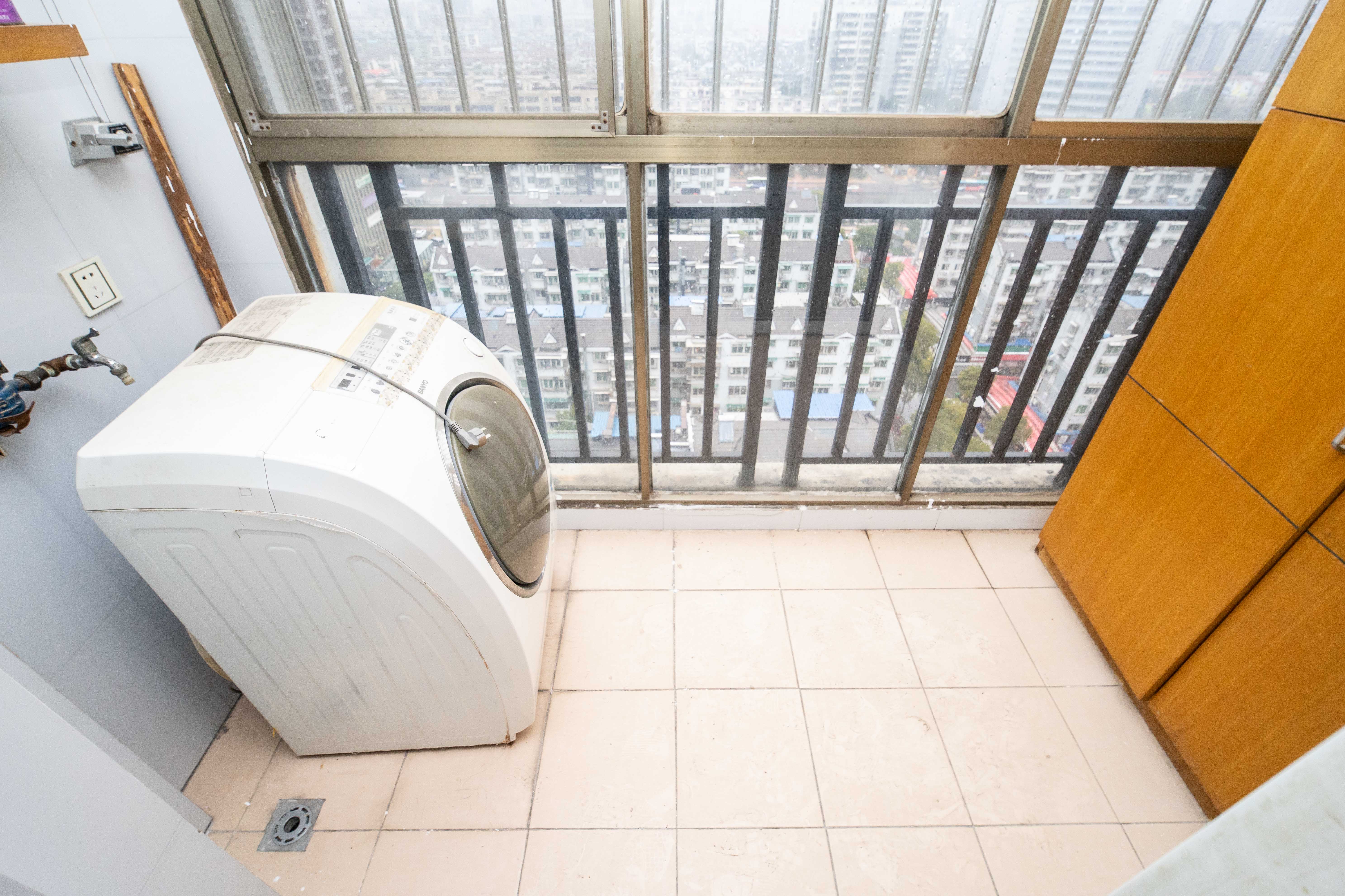 一品东庭  3室2厅1卫   112.00万阳台