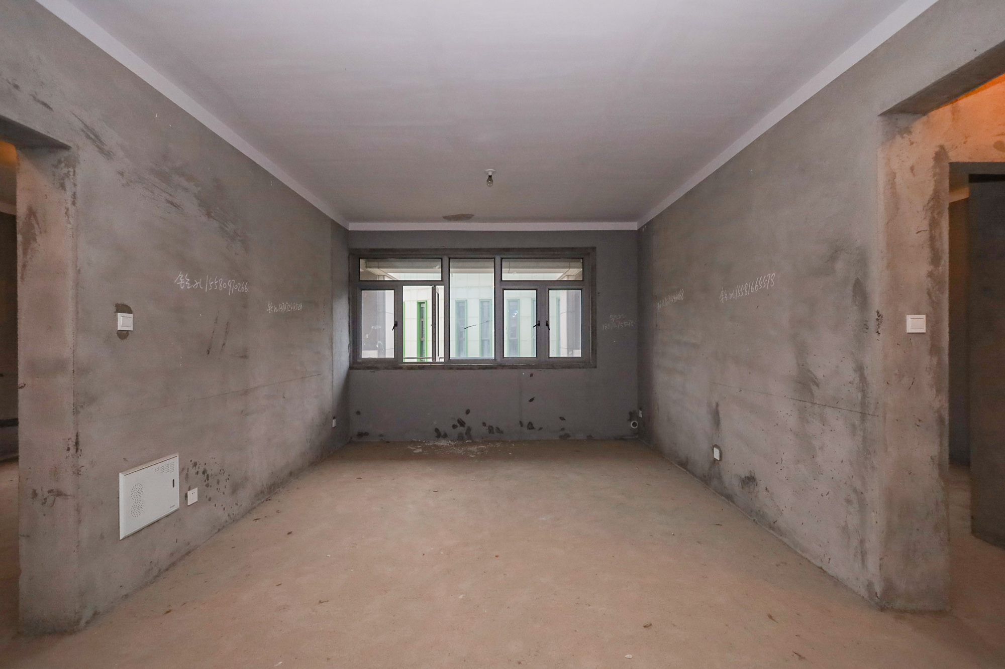 八方小区B区  3室2厅2卫    420.0万 八方小区B区  3室2厅2卫    420.0万