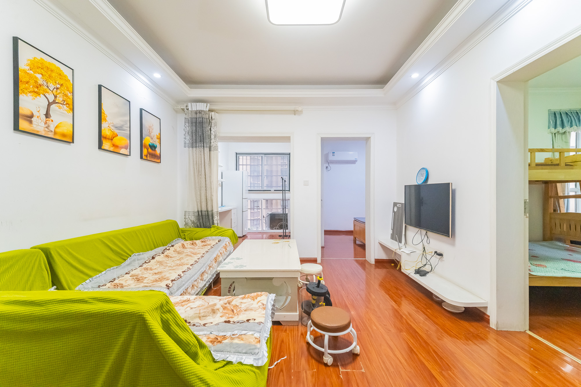 东方航标 2室2厅1卫 54.0万 东方航标 2室2厅1卫 54.0万客厅