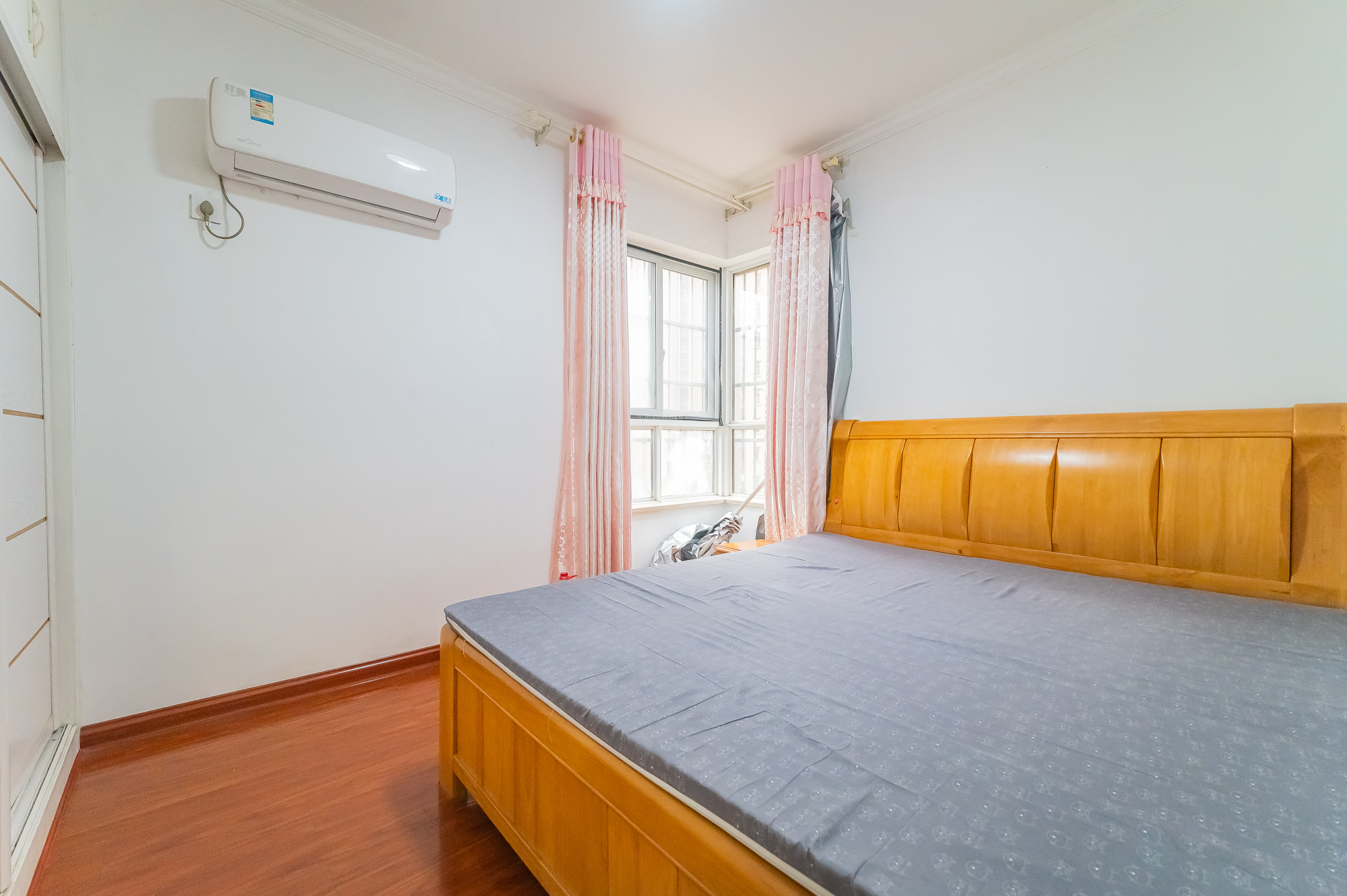 东方航标 2室2厅1卫 54.0万 东方航标 2室2厅1卫 54.0万卧室