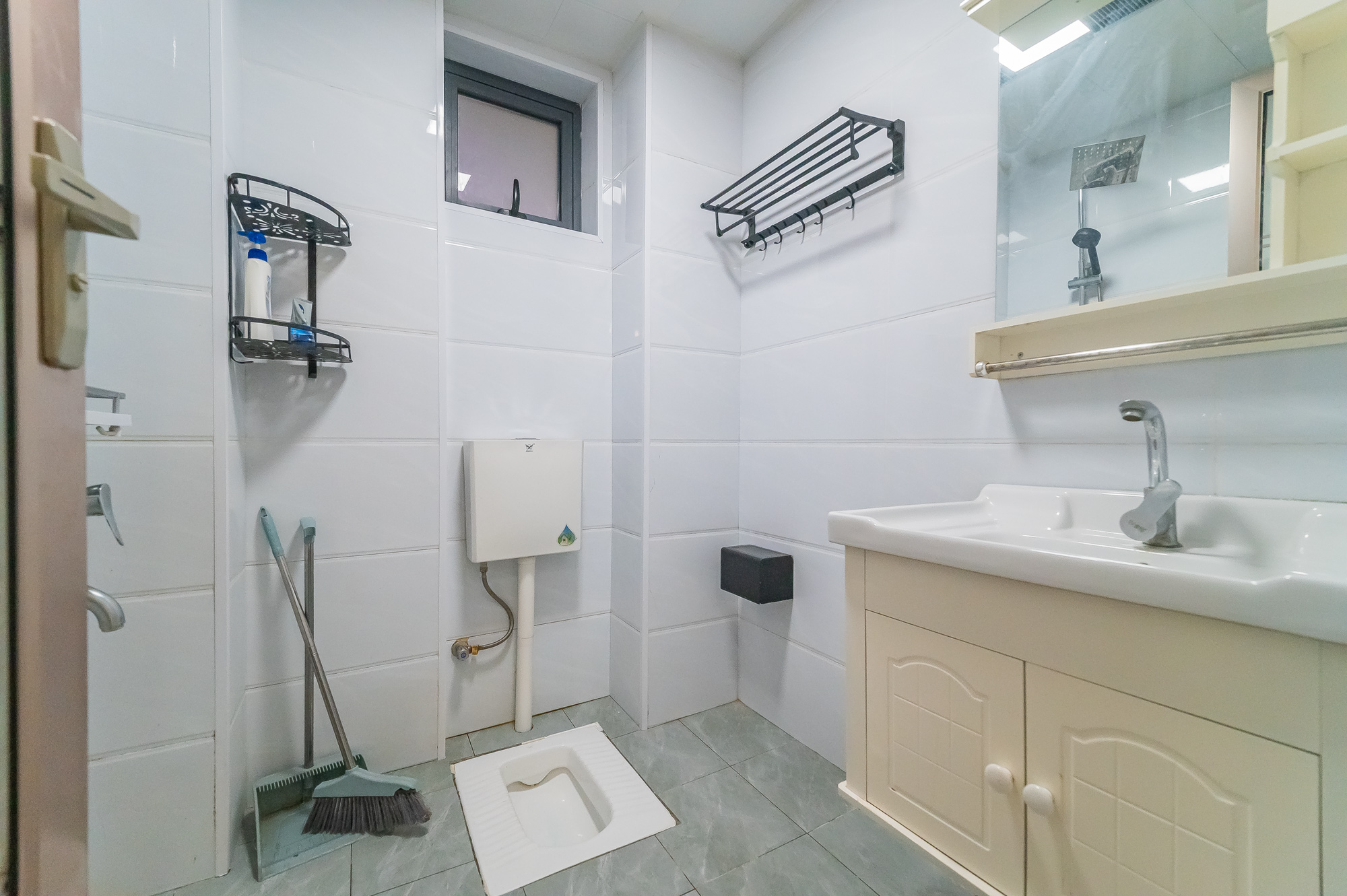 恒基凯旋门三期 2室1厅1卫 61.8万 恒基凯旋门三期 2室1厅1卫 61.8万卫生间