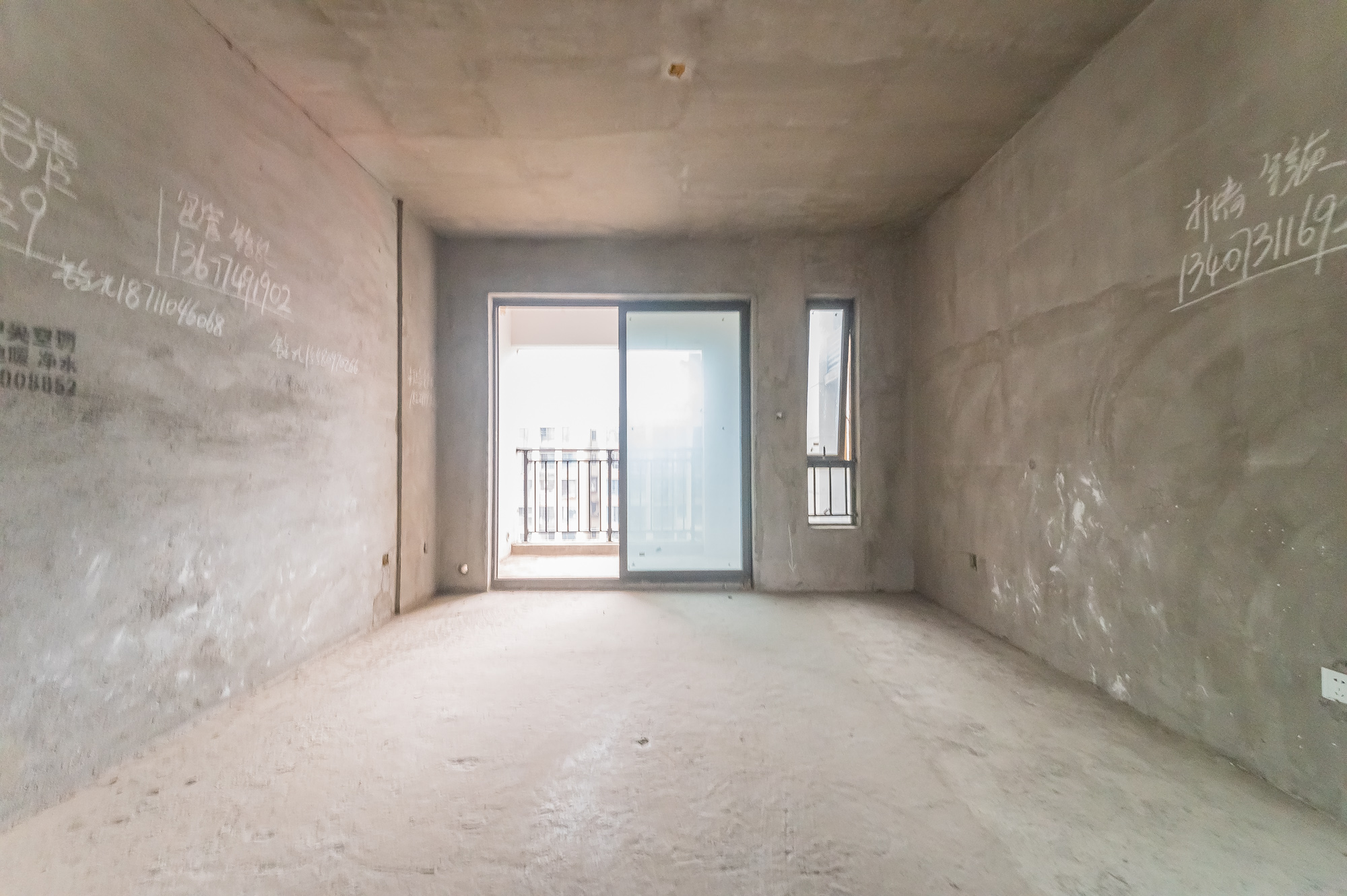 国泰九龙湾 3室2厅2卫 96.0万 国泰九龙湾 3室2厅2卫 96.0万客厅