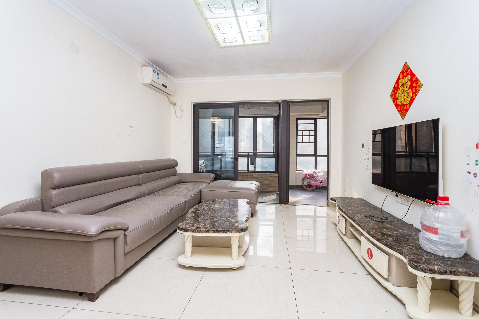 时代倾城一期 3室2厅1卫 98.0万 时代倾城一期 3室2厅1卫 98.0万客厅