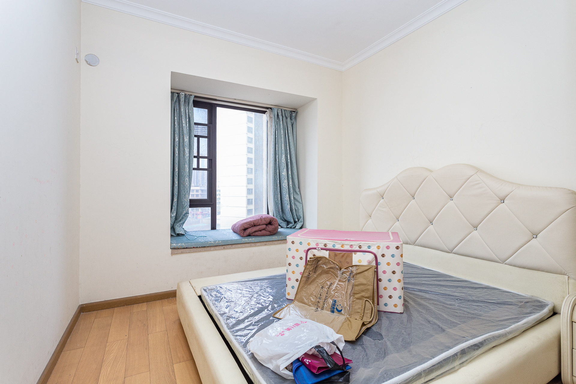 时代倾城一期 3室2厅1卫 98.0万 时代倾城一期 3室2厅1卫 98.0万卧室