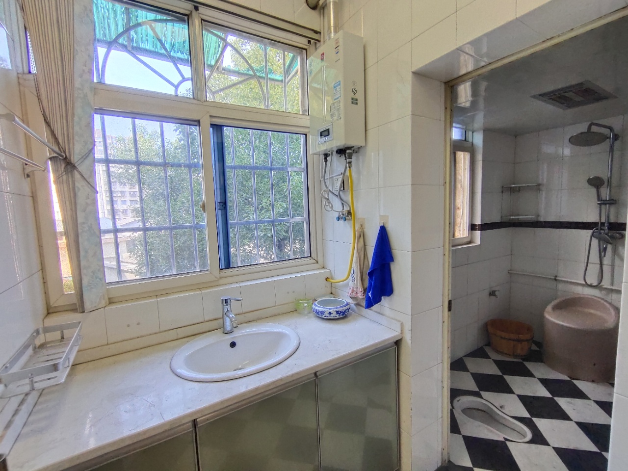 新华东路散盘 3室2厅2卫 65.0万 新华东路散盘 3室2厅2卫 65.0万室内图