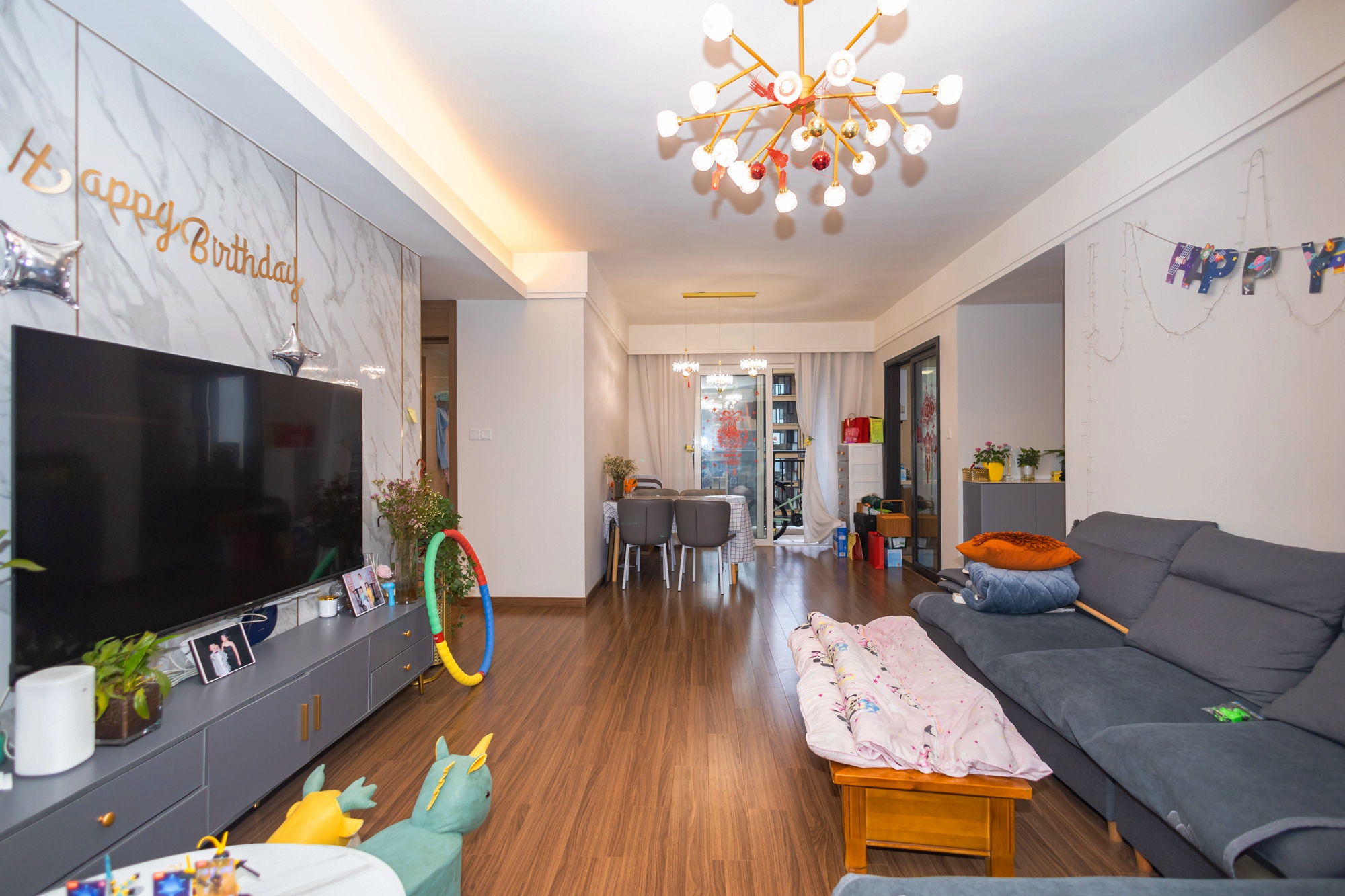 保利香槟国际 4室2厅2卫 100.0万 保利香槟国际 4室2厅2卫 100.0万客厅