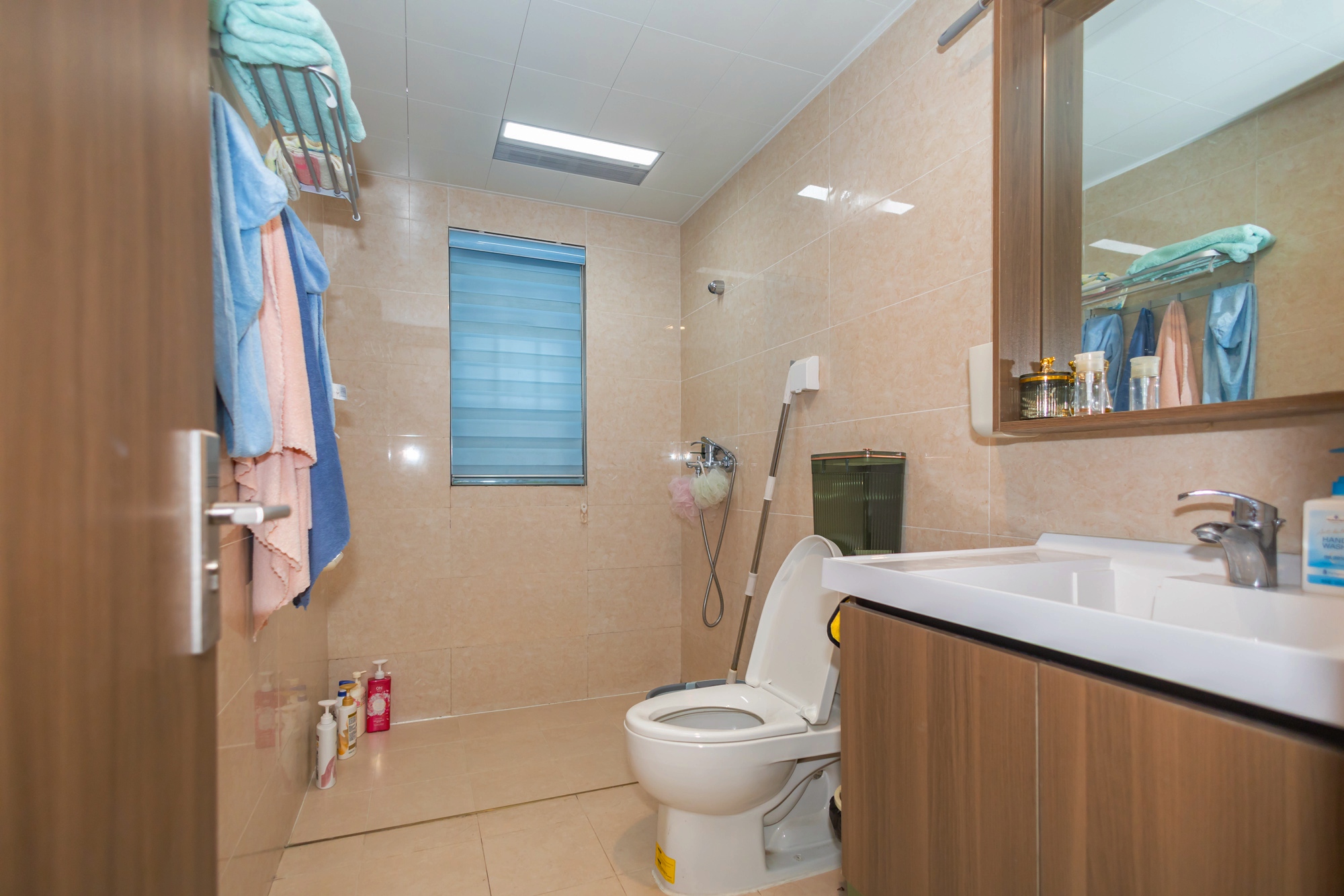 保利香槟国际 4室2厅2卫 100.0万 保利香槟国际 4室2厅2卫 100.0万卫生间