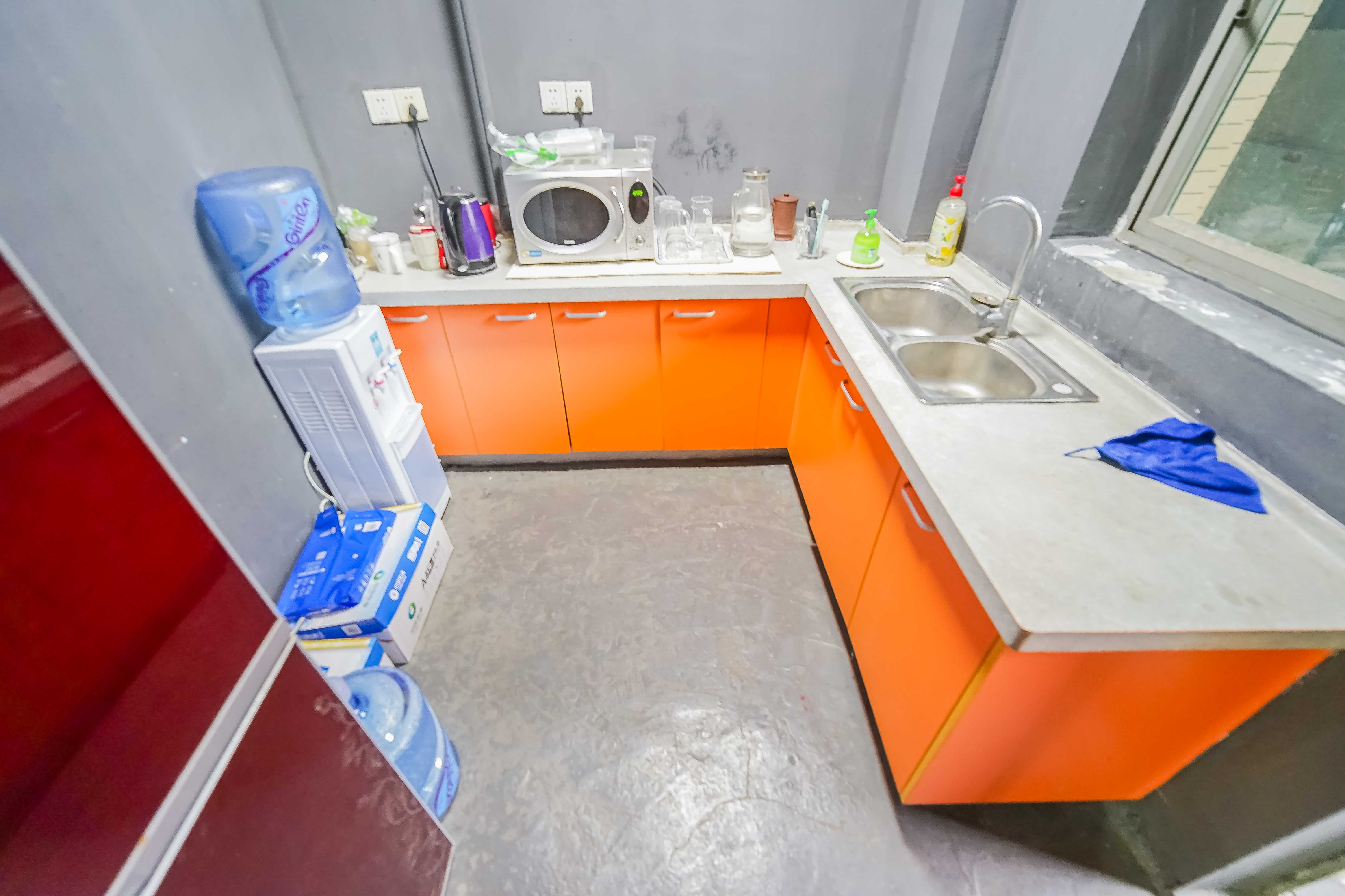 新城新世界一二三期  4室2厅2卫    160.0万厨房