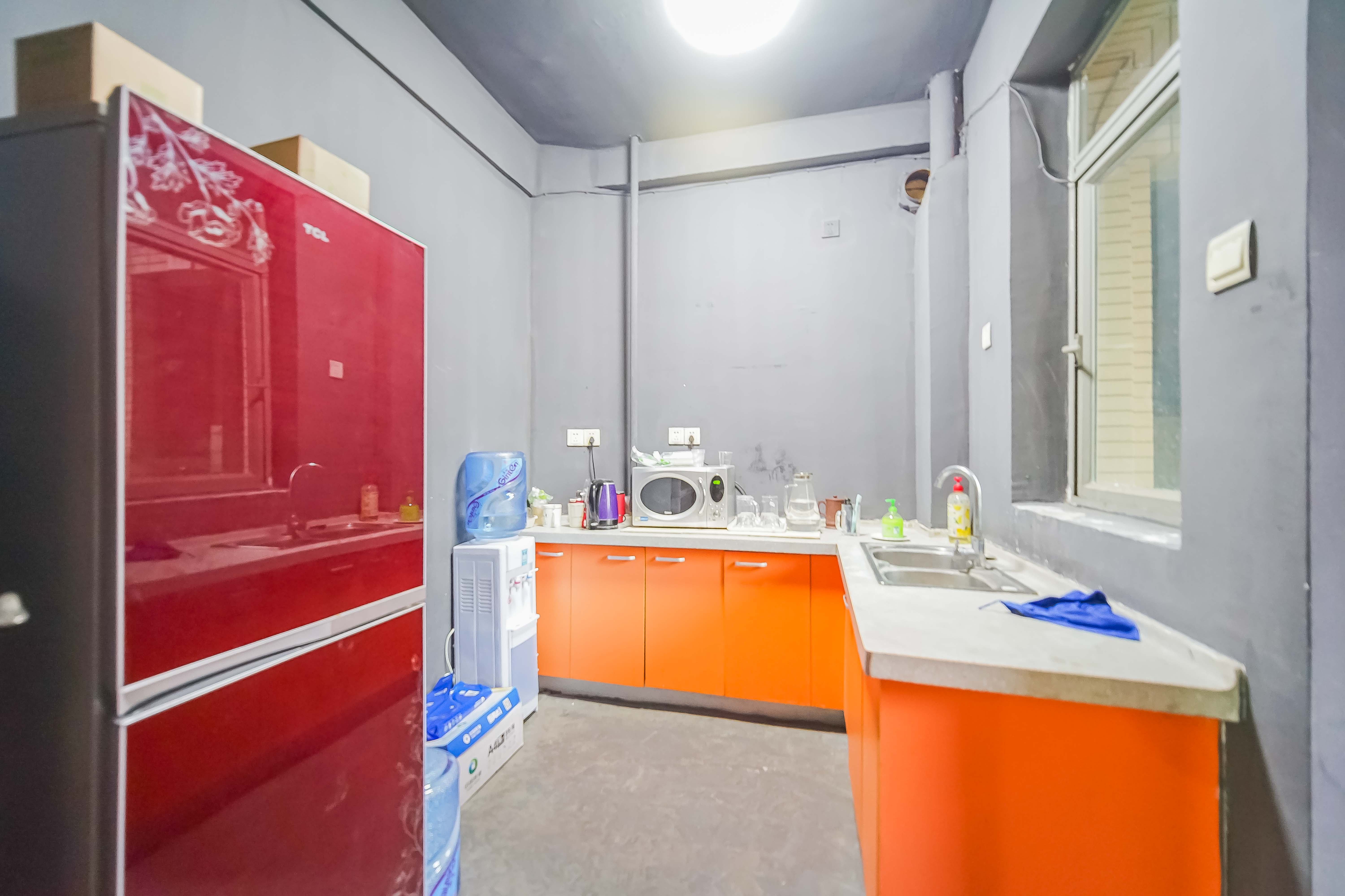 新城新世界一二三期  4室2厅2卫    160.0万厨房