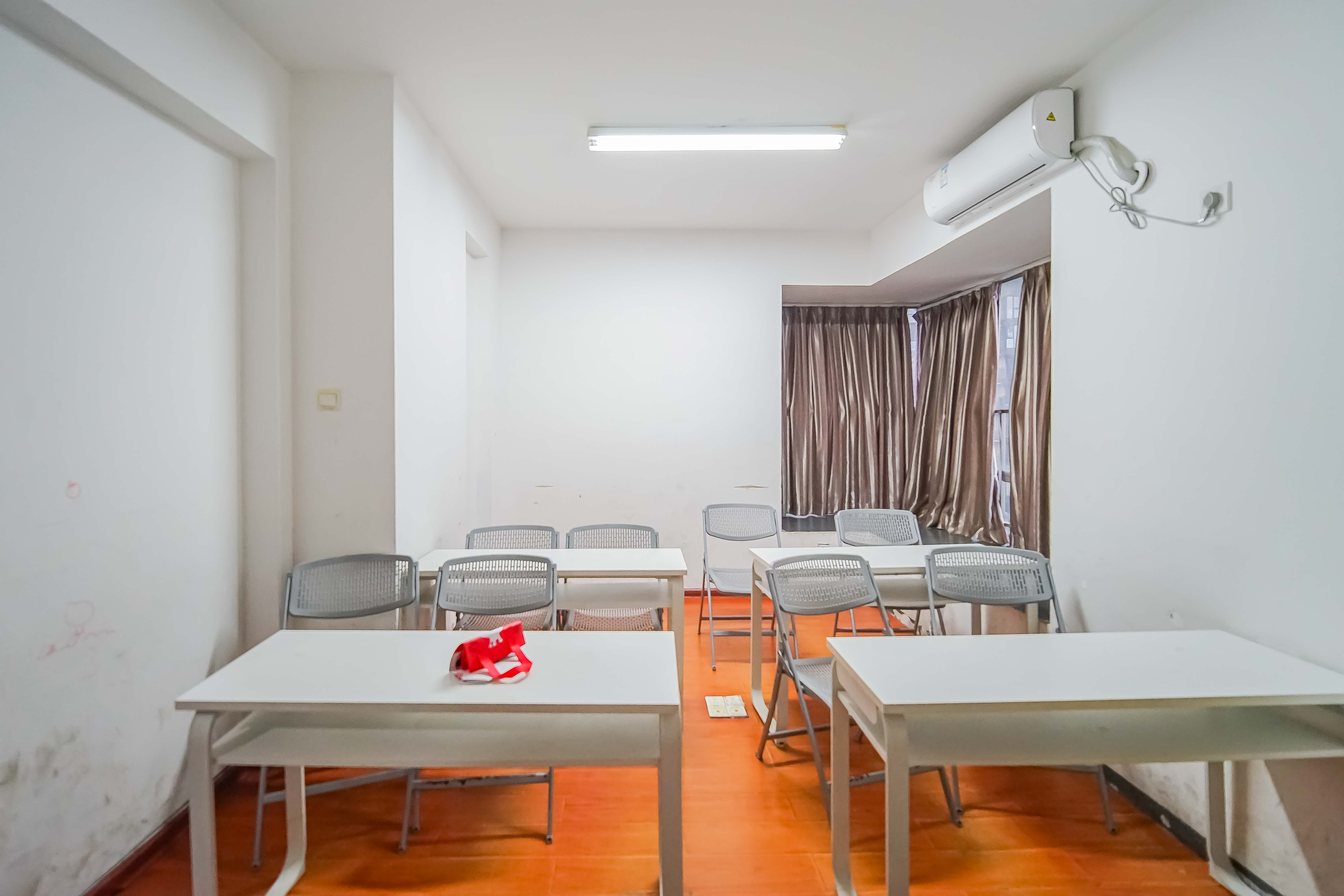 新城新世界一二三期  4室2厅2卫    160.0万卧室