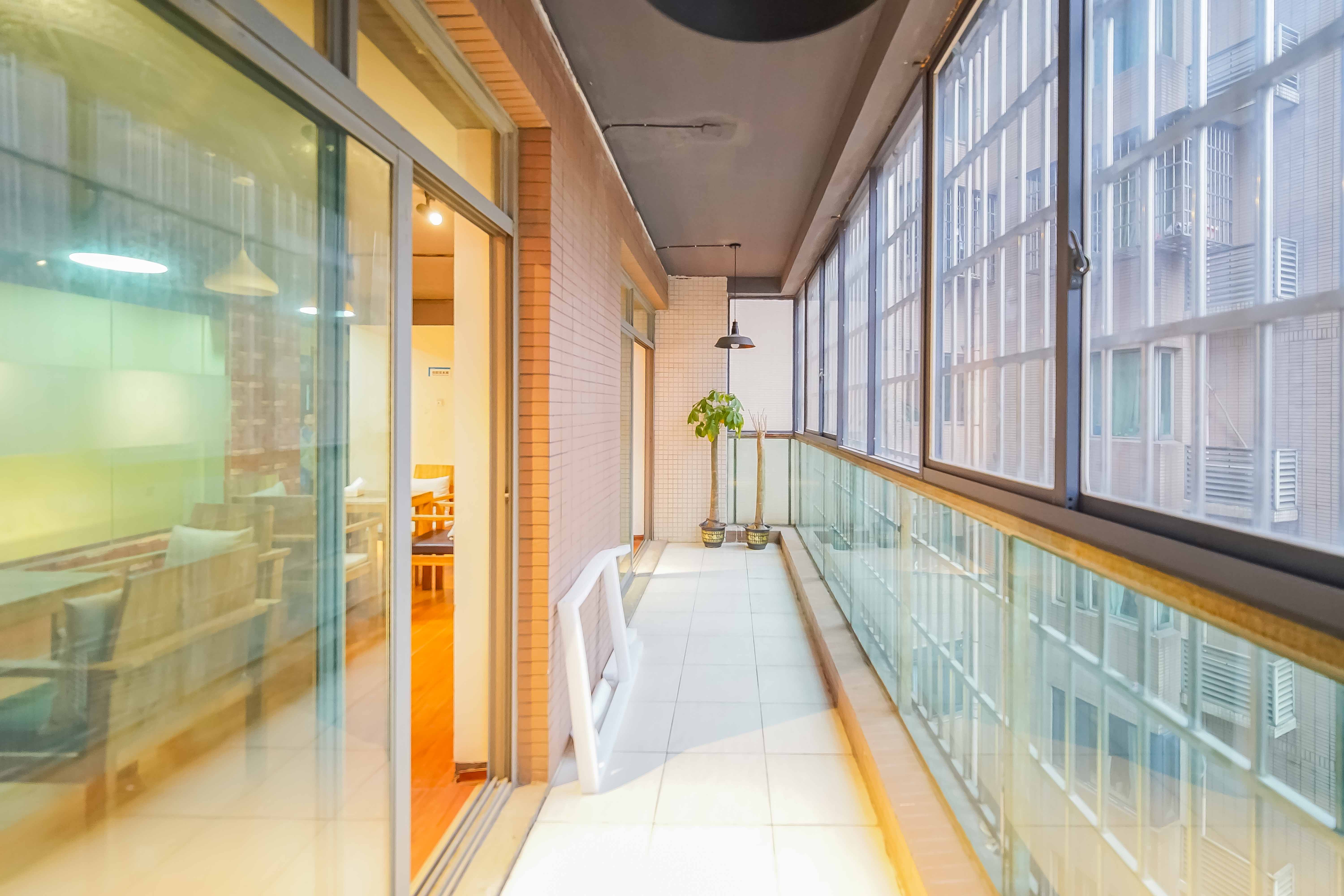 新城新世界一二三期  4室2厅2卫    160.0万阳台