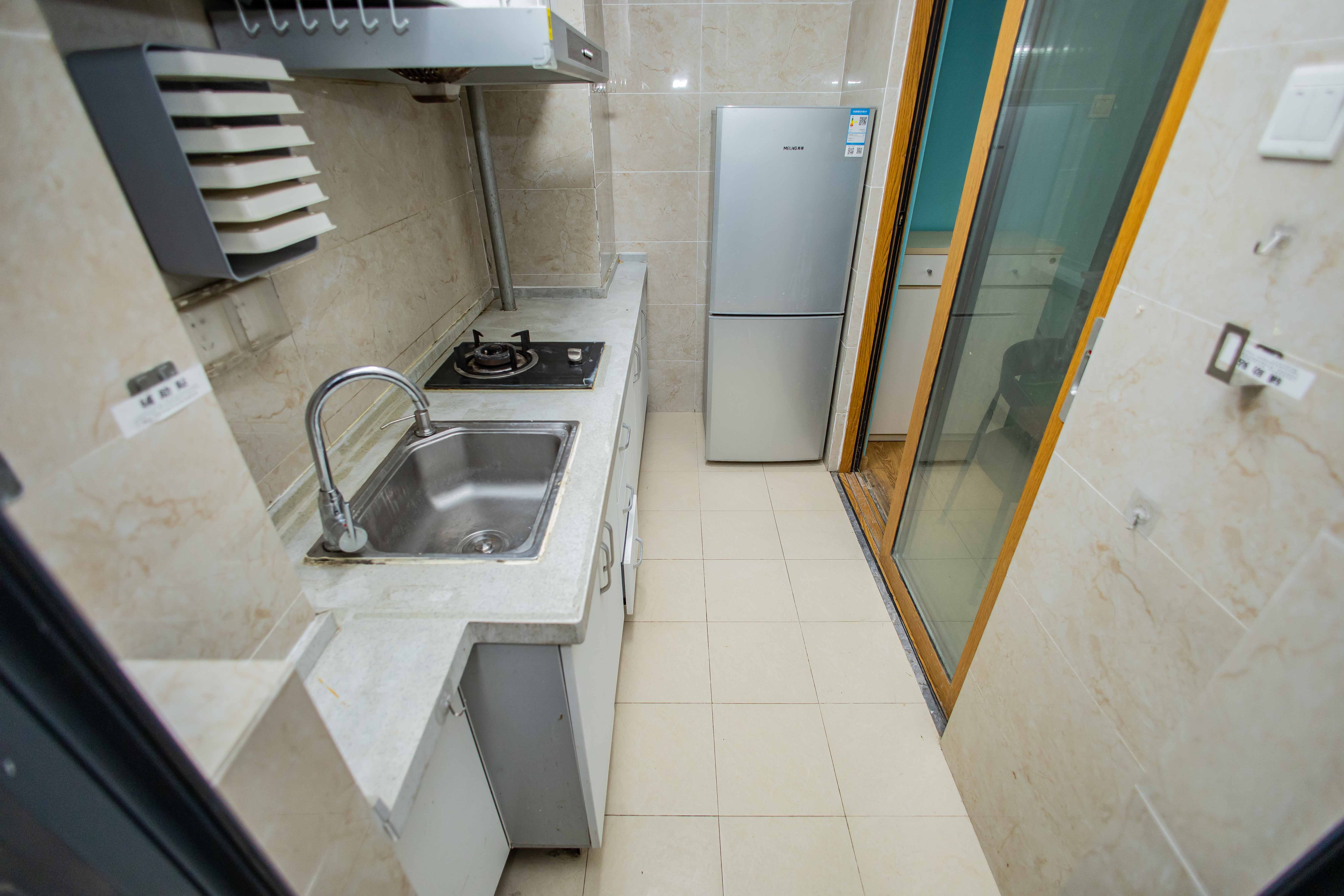 荣泰广场 2室1厅1卫 95.0万 荣泰广场 2室1厅1卫 95.0万厨房