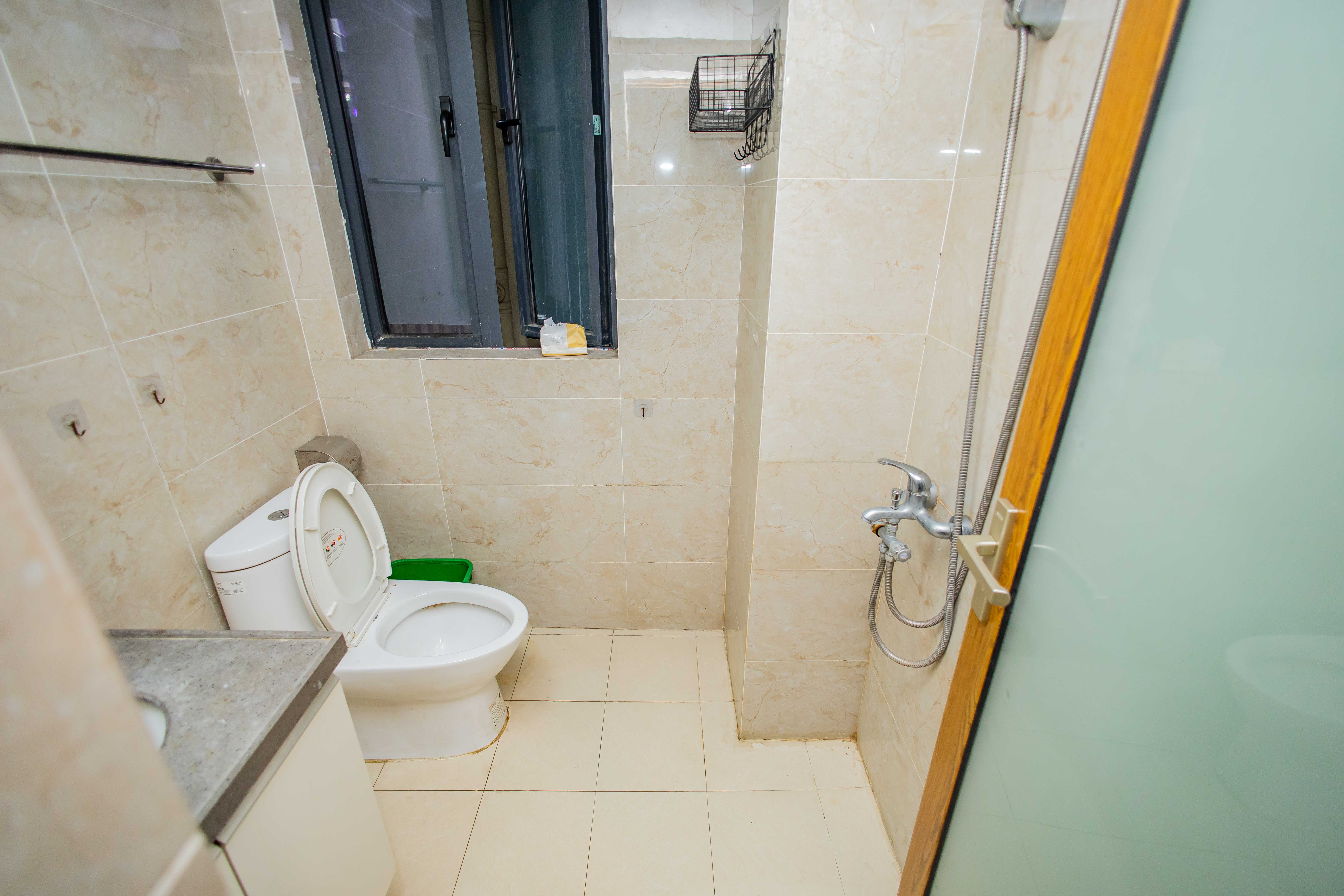 荣泰广场 2室1厅1卫 95.0万 荣泰广场 2室1厅1卫 95.0万卫生间