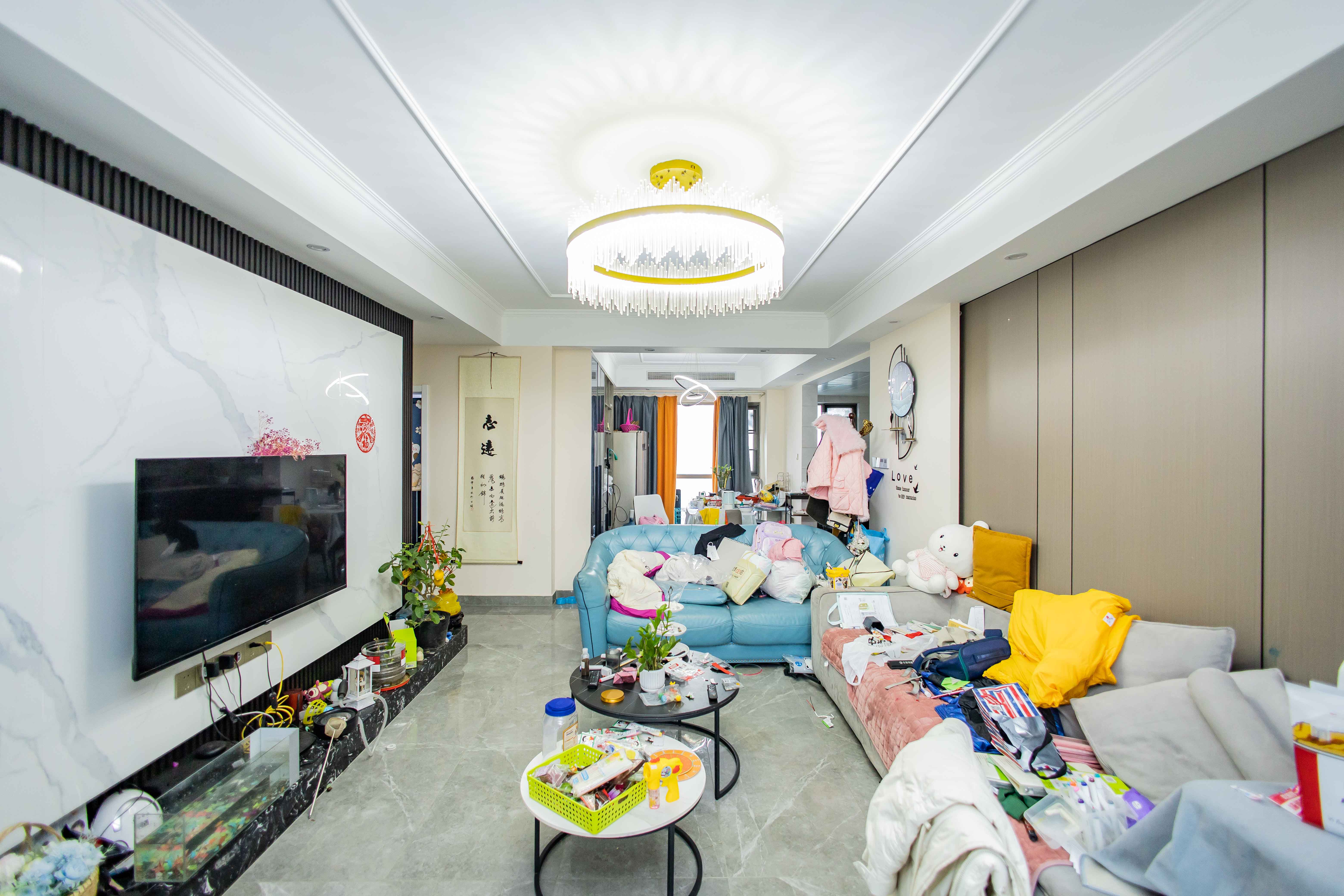 万象府台  4室2厅2卫   267.00万客厅