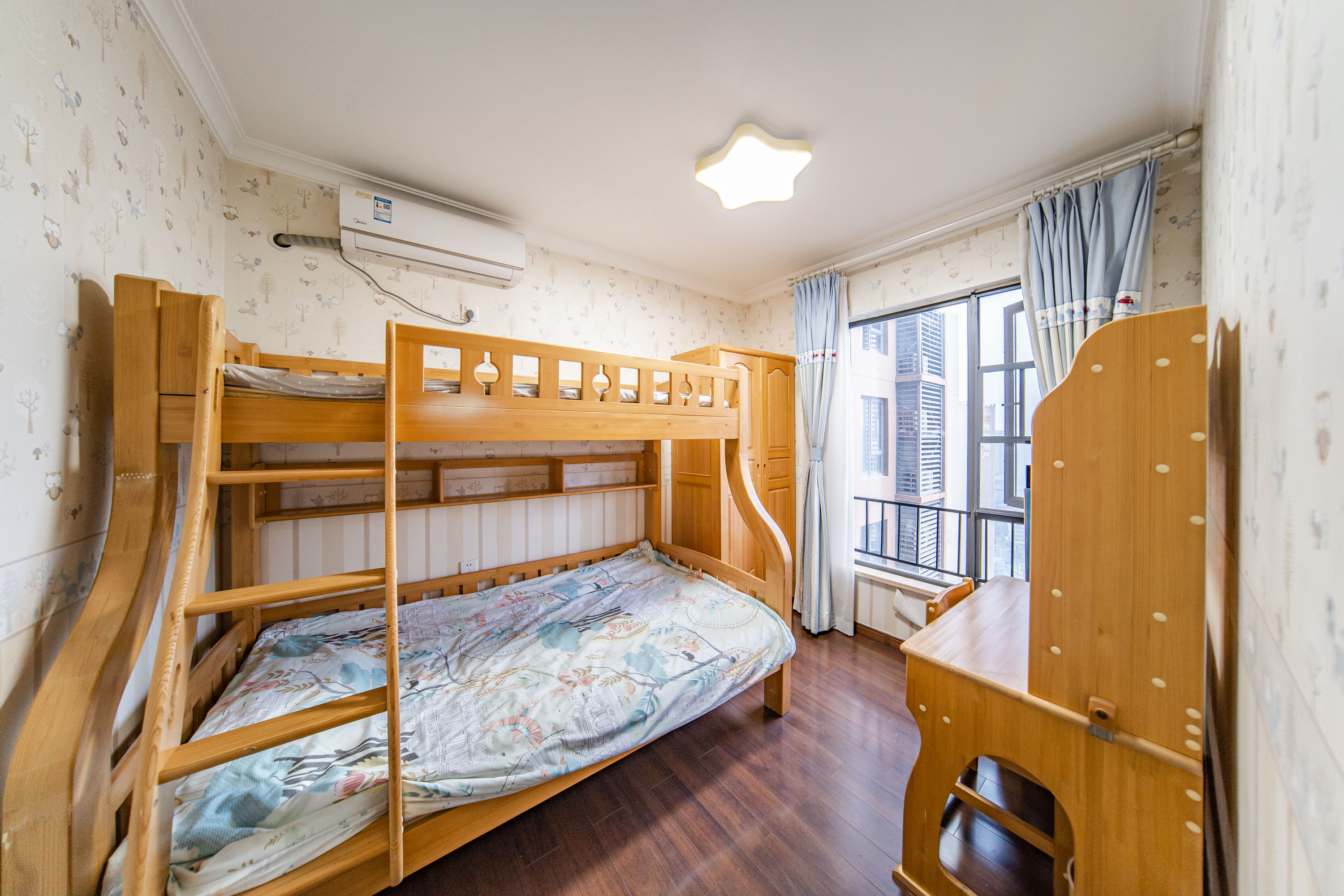 万科白鹭郡  3室2厅2卫    128.8万卧室