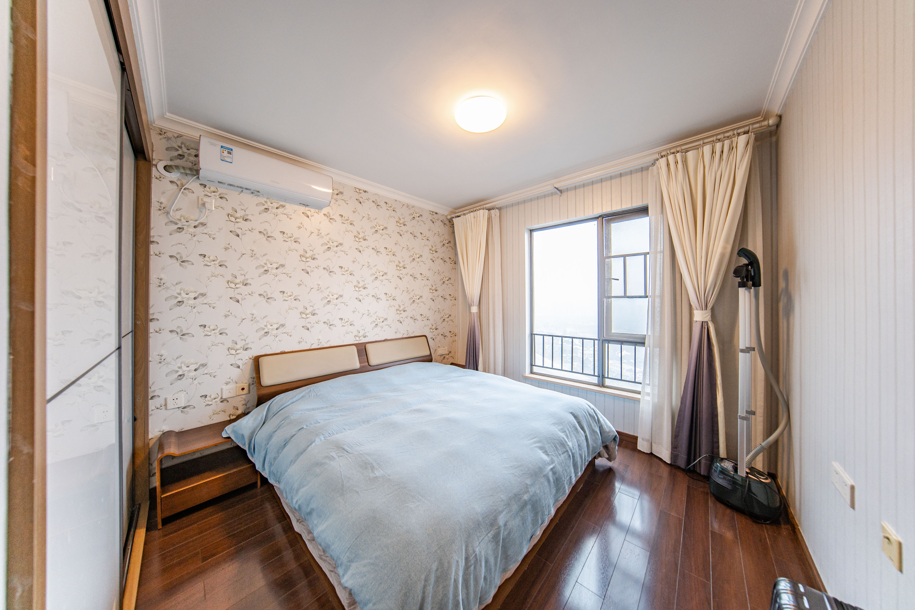 万科白鹭郡  3室2厅2卫    128.8万卧室