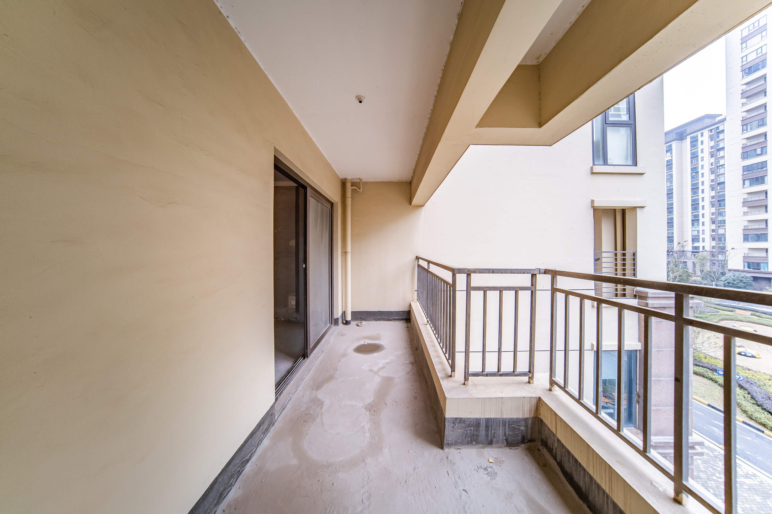 蓝光雍锦半岛 3室2厅2卫 90.0万 蓝光雍锦半岛 3室2厅2卫 90.0万阳台