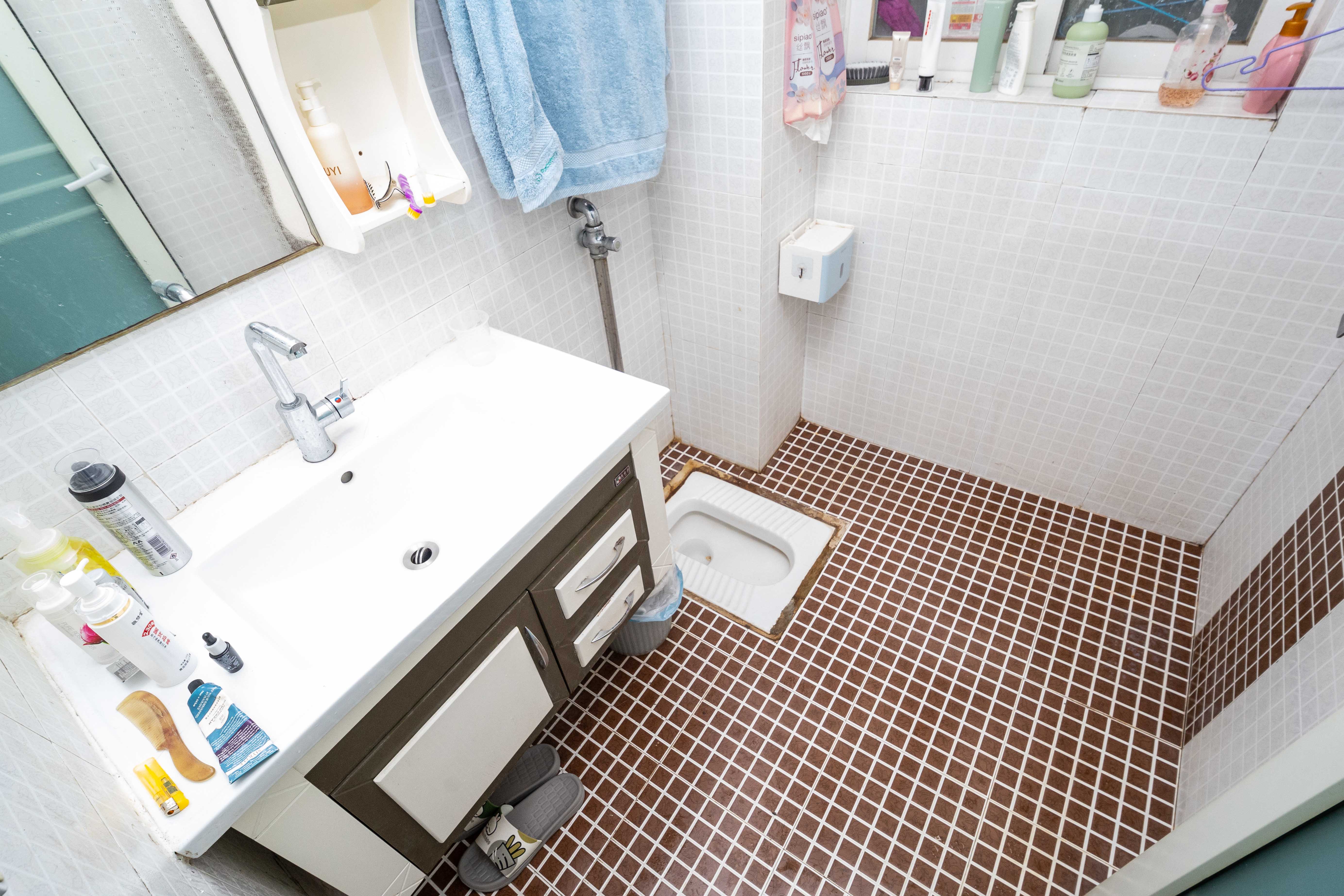 山水华景 1室1厅1卫 52.0万 山水华景 1室1厅1卫 52.0万卫生间