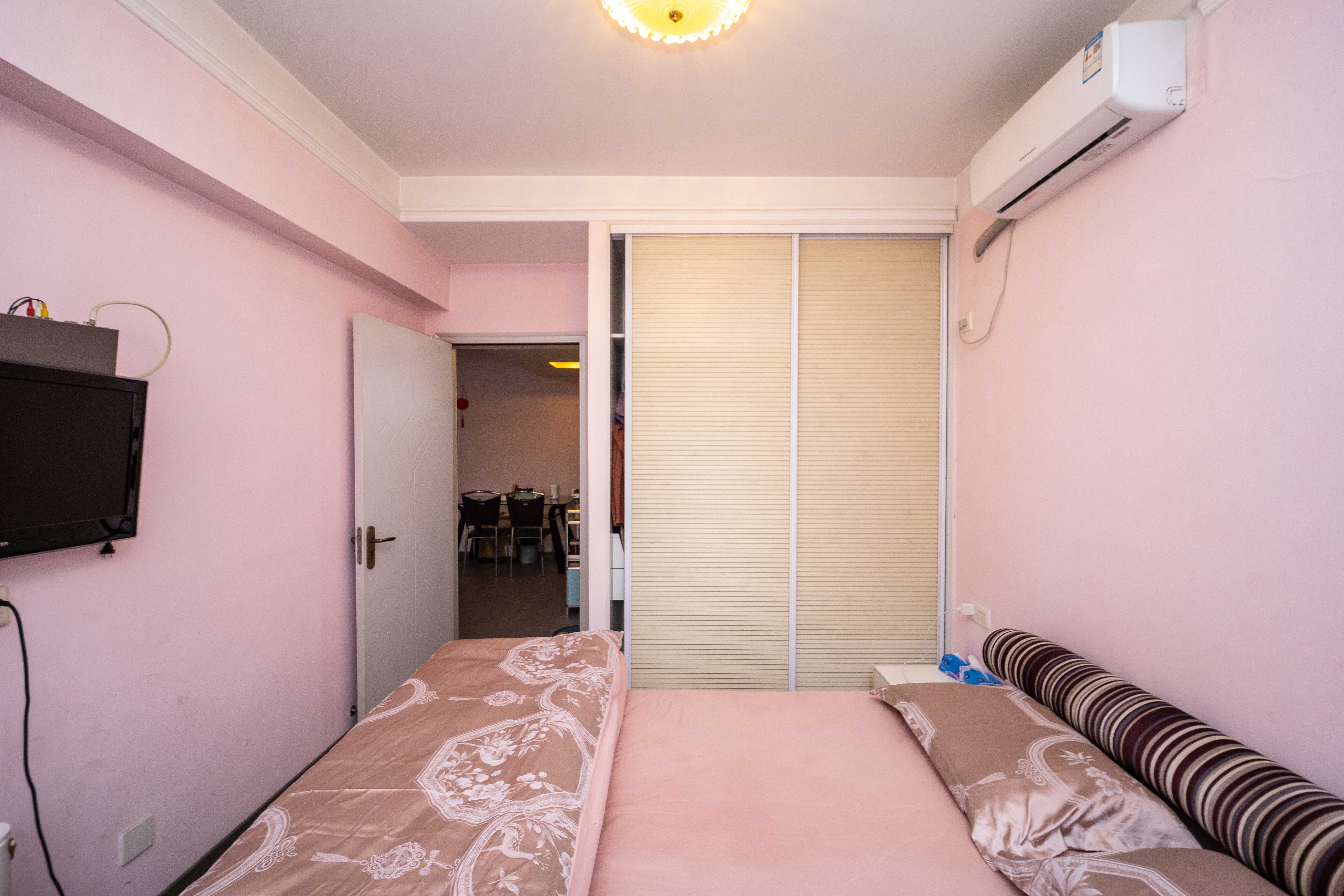 山水华景 1室1厅1卫 52.0万 山水华景 1室1厅1卫 52.0万卧室