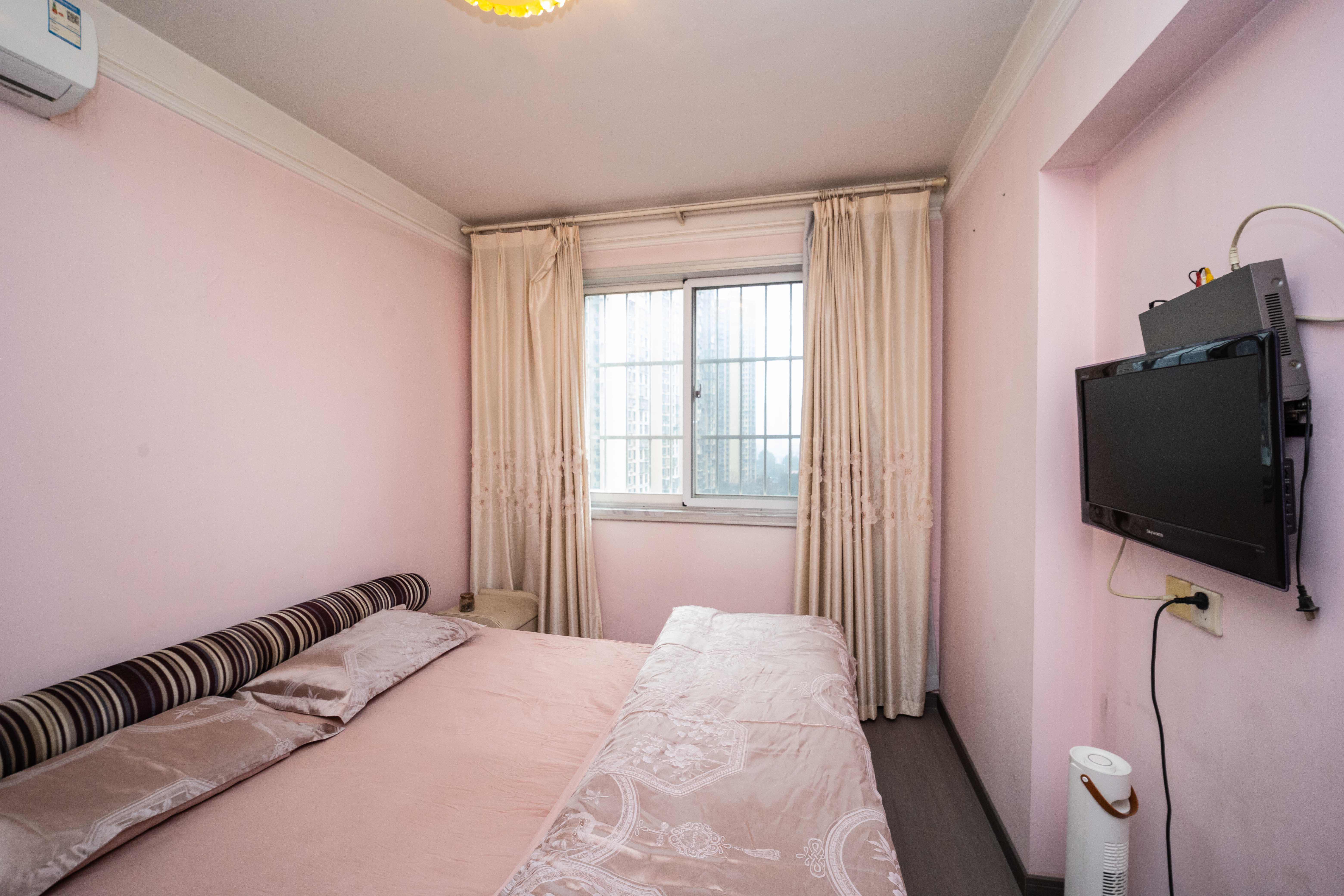 山水华景 1室1厅1卫 52.0万 山水华景 1室1厅1卫 52.0万卧室