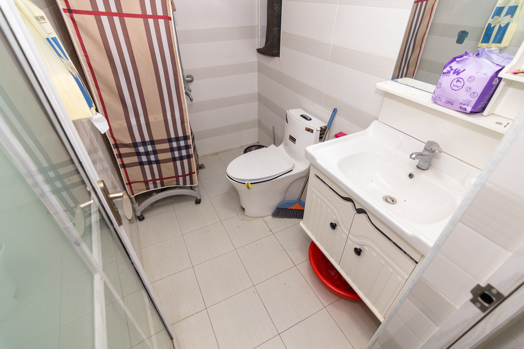 荣盛岳麓峰景 3室2厅2卫 90.0万 荣盛岳麓峰景 3室2厅2卫 90.0万卫生间