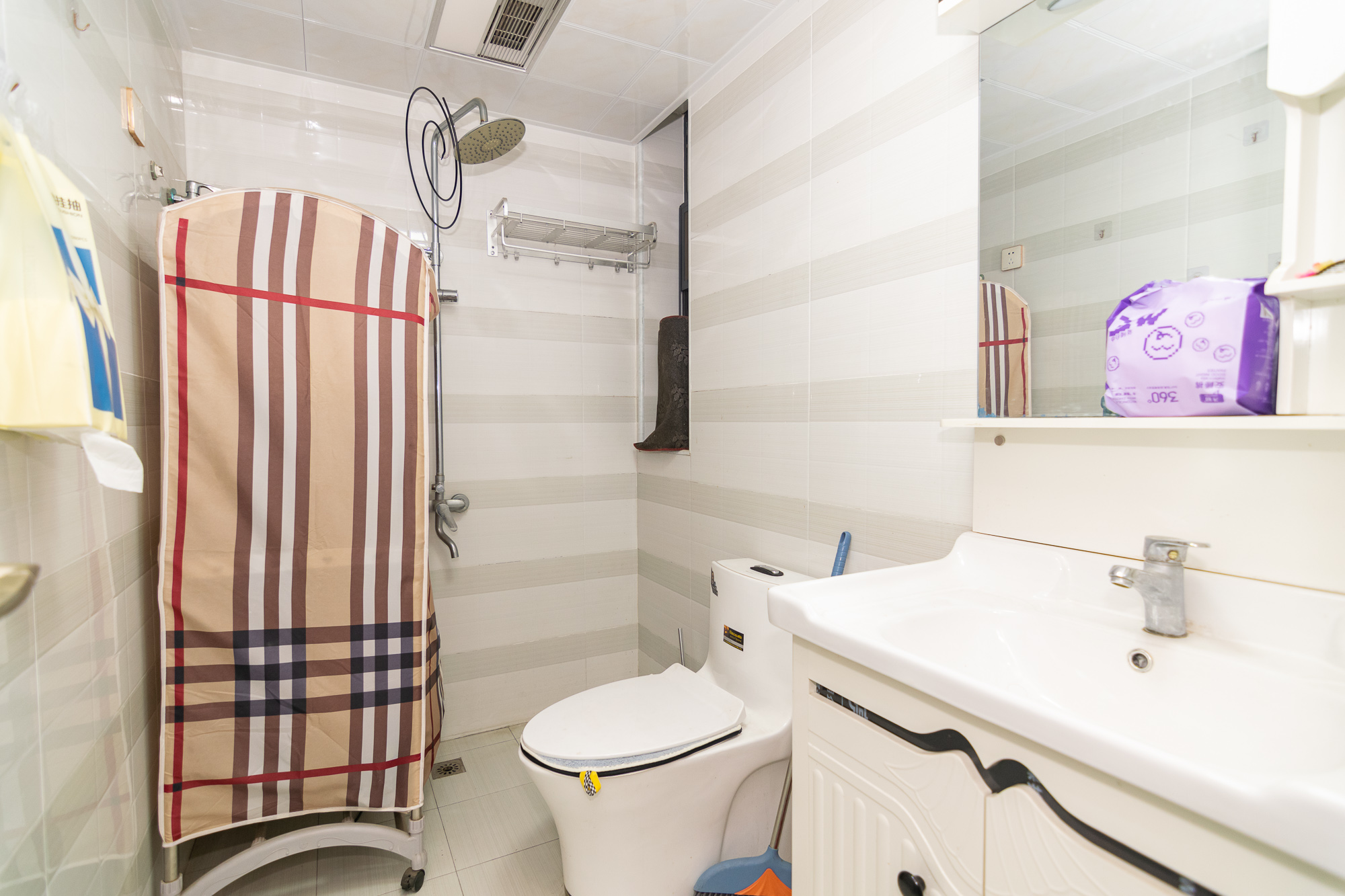 荣盛岳麓峰景 3室2厅2卫 90.0万 荣盛岳麓峰景 3室2厅2卫 90.0万卫生间