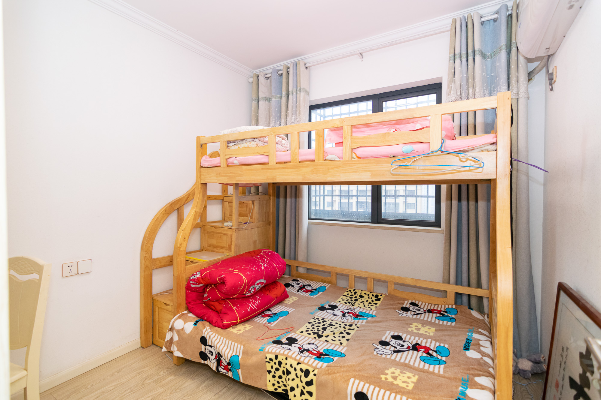 荣盛岳麓峰景 3室2厅2卫 90.0万 荣盛岳麓峰景 3室2厅2卫 90.0万卧室