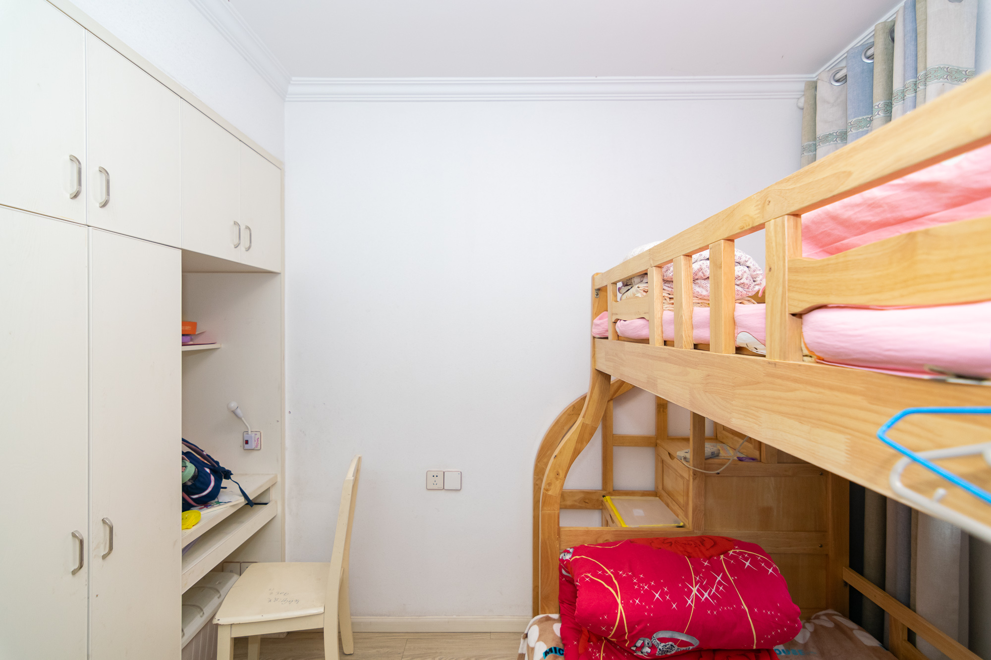 荣盛岳麓峰景 3室2厅2卫 90.0万 荣盛岳麓峰景 3室2厅2卫 90.0万卧室