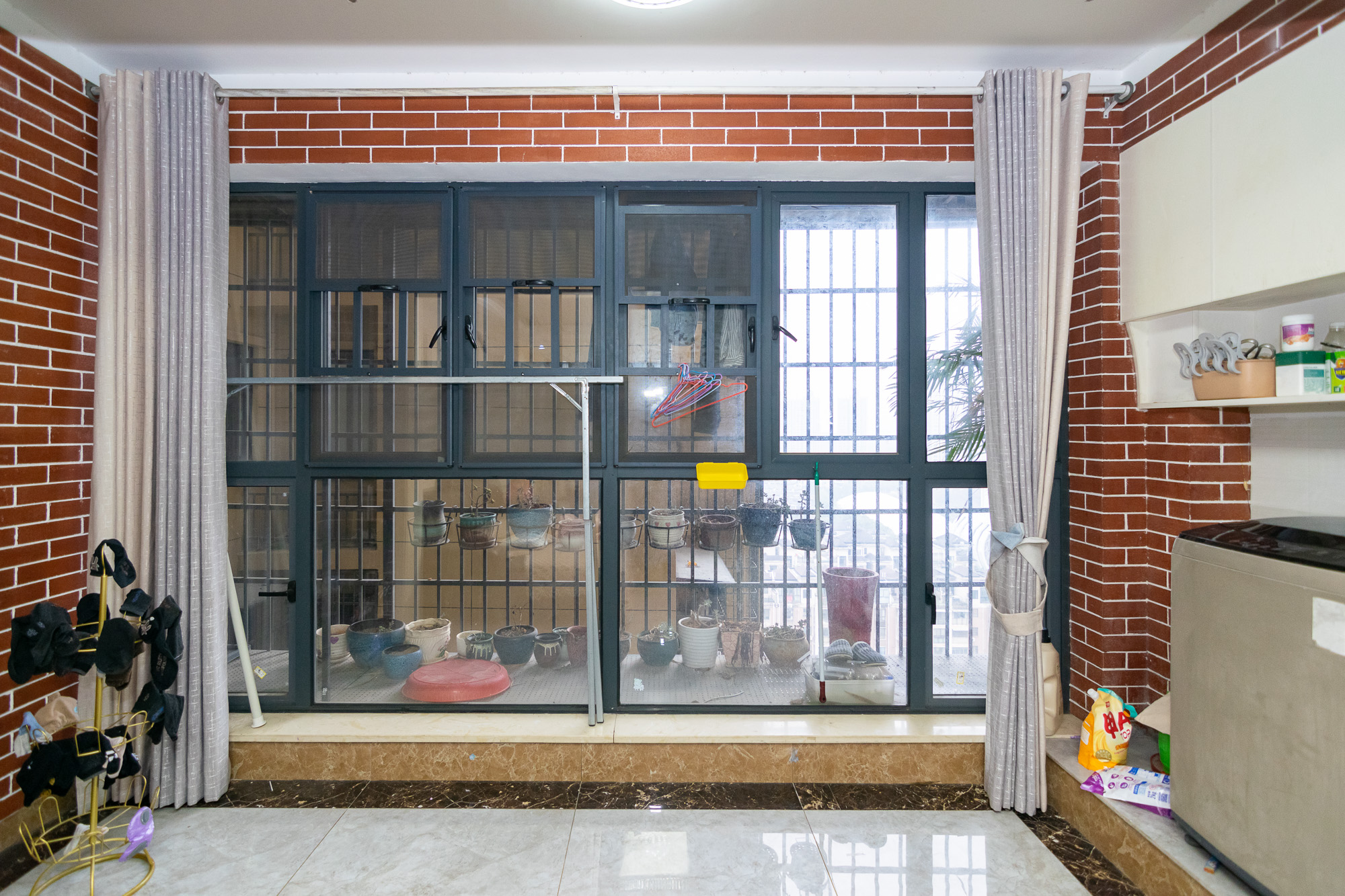 荣盛岳麓峰景 3室2厅2卫 90.0万 荣盛岳麓峰景 3室2厅2卫 90.0万阳台