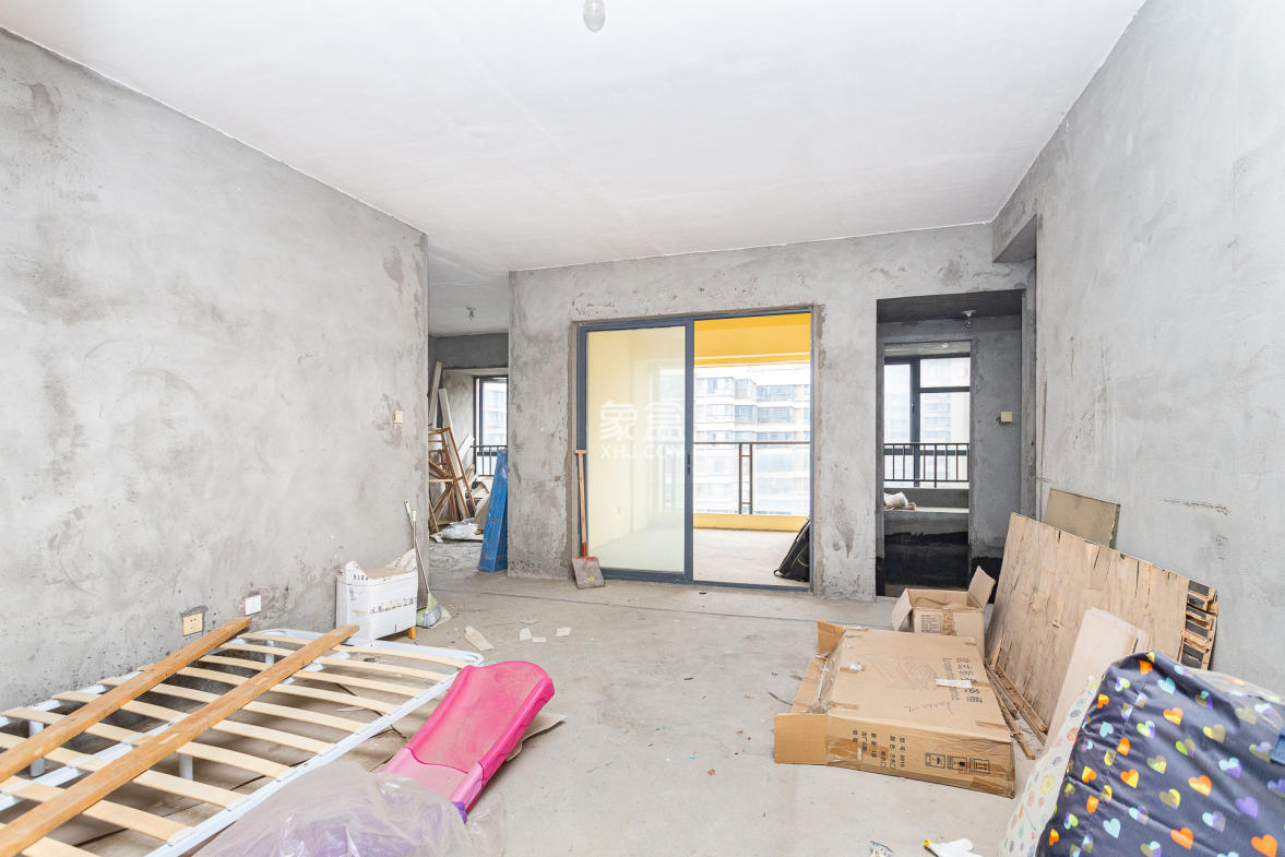 勤诚达新界 4室2厅2卫 113.0万 勤诚达新界 4室2厅2卫 113.0万客厅