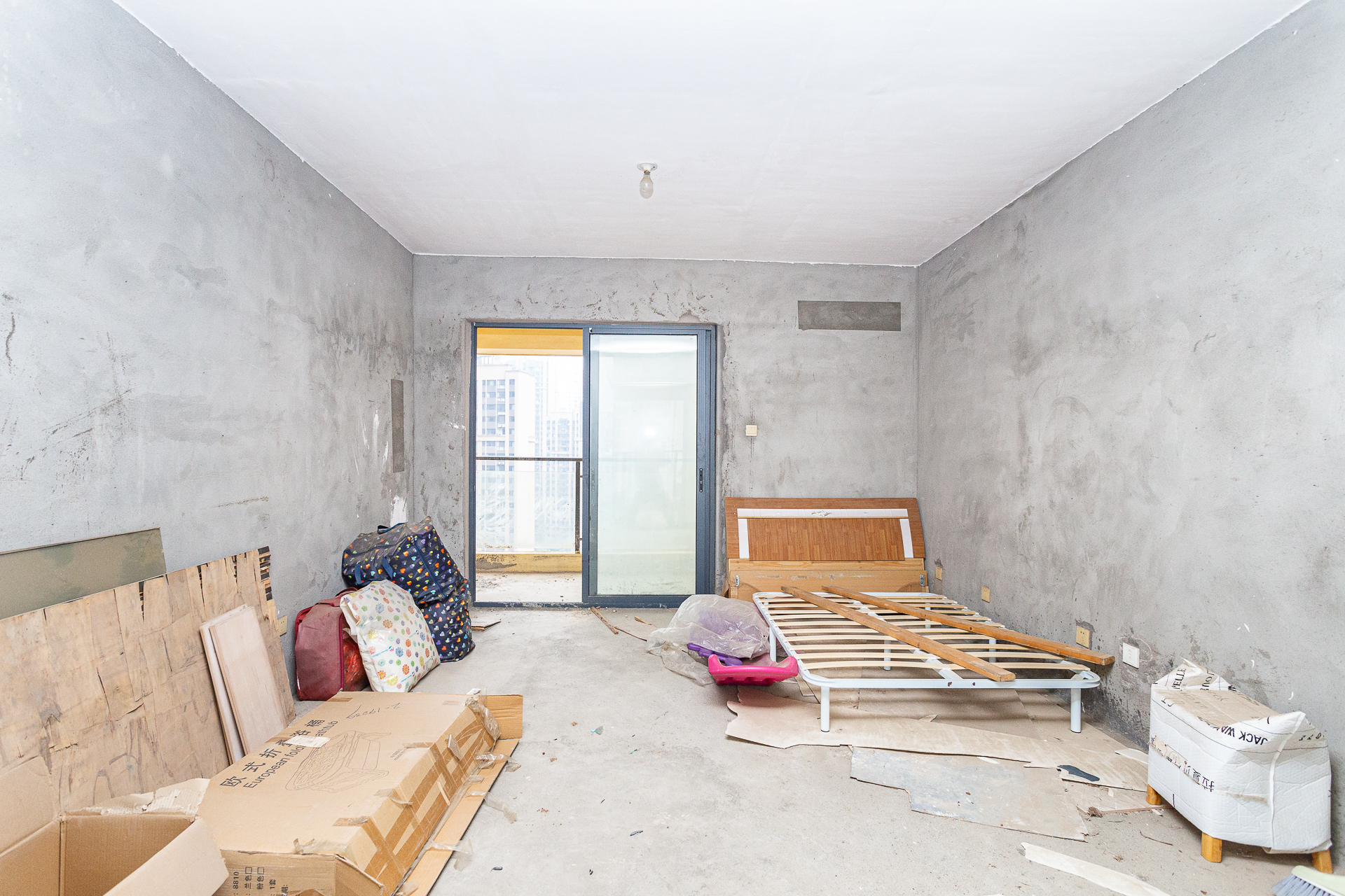 勤诚达新界 4室2厅2卫 113.0万 勤诚达新界 4室2厅2卫 113.0万客厅