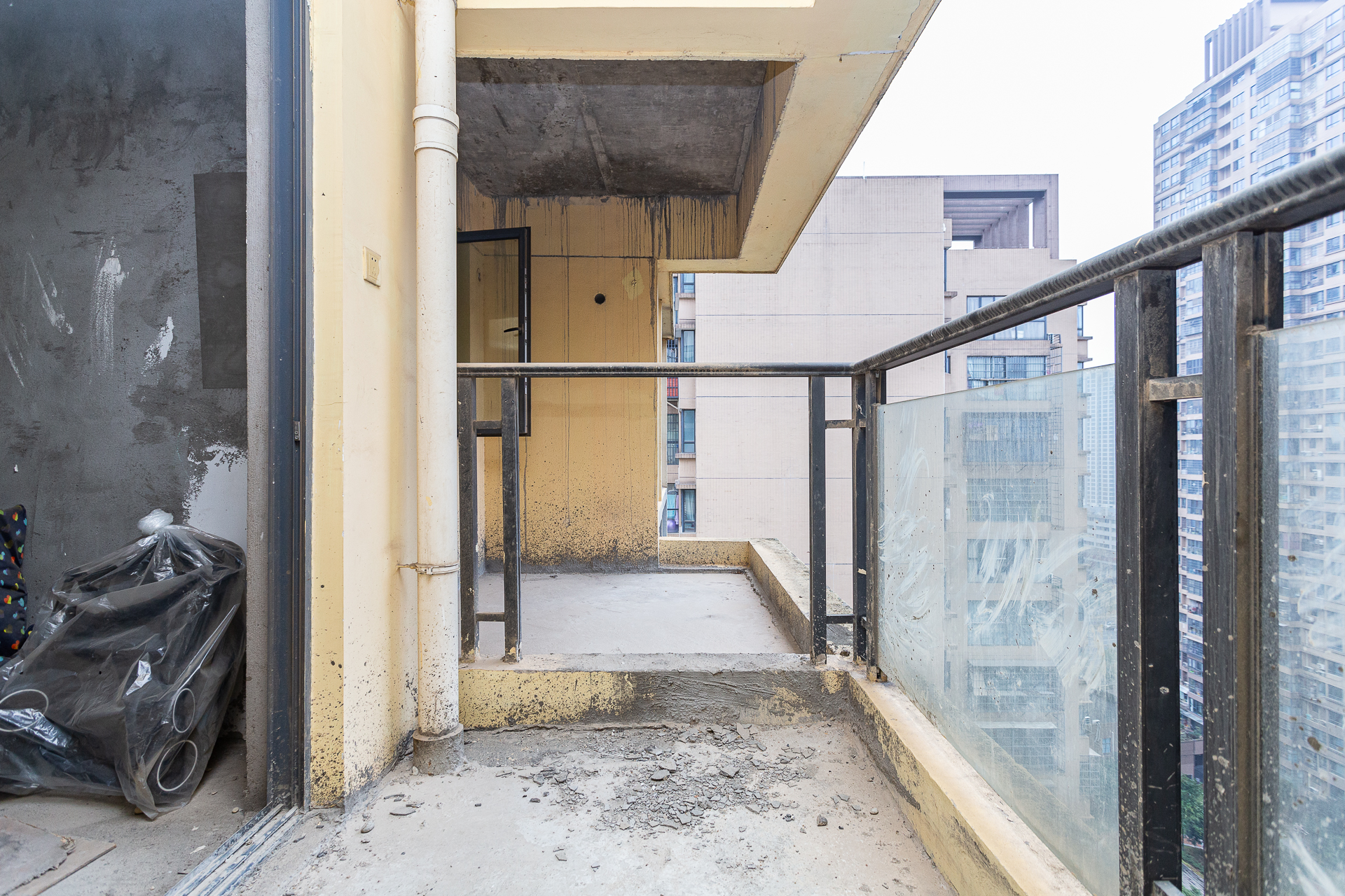 勤诚达新界 4室2厅2卫 113.0万 勤诚达新界 4室2厅2卫 113.0万阳台