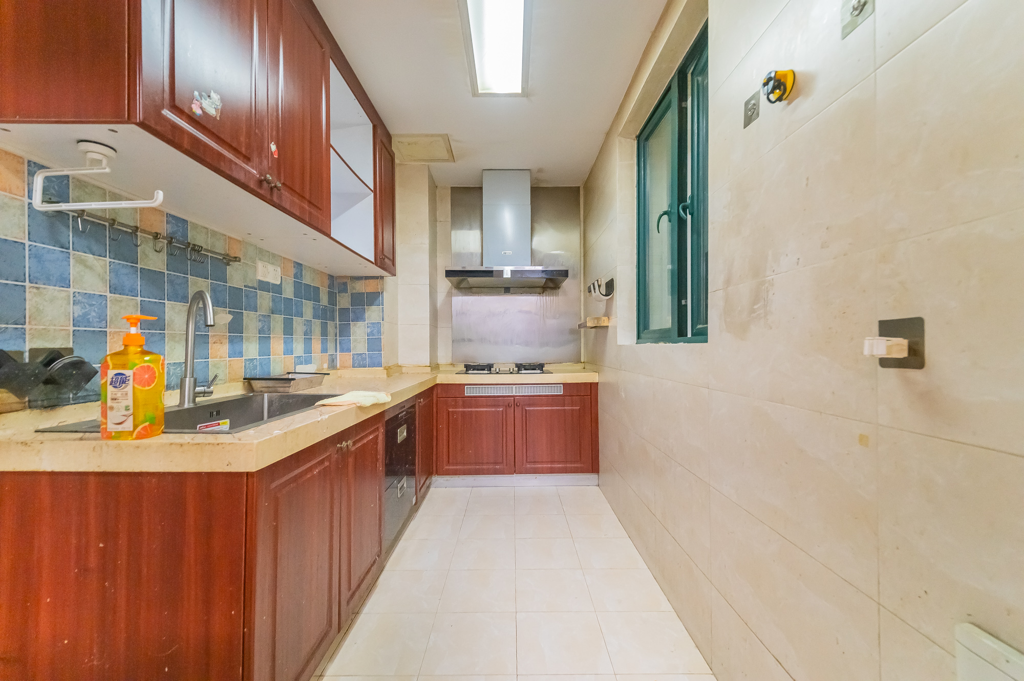 恒大翡翠华庭  3室2厅2卫    99.8万厨房