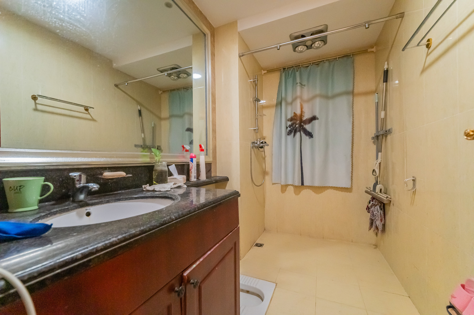 恒大翡翠华庭  3室2厅2卫    99.8万卫生间