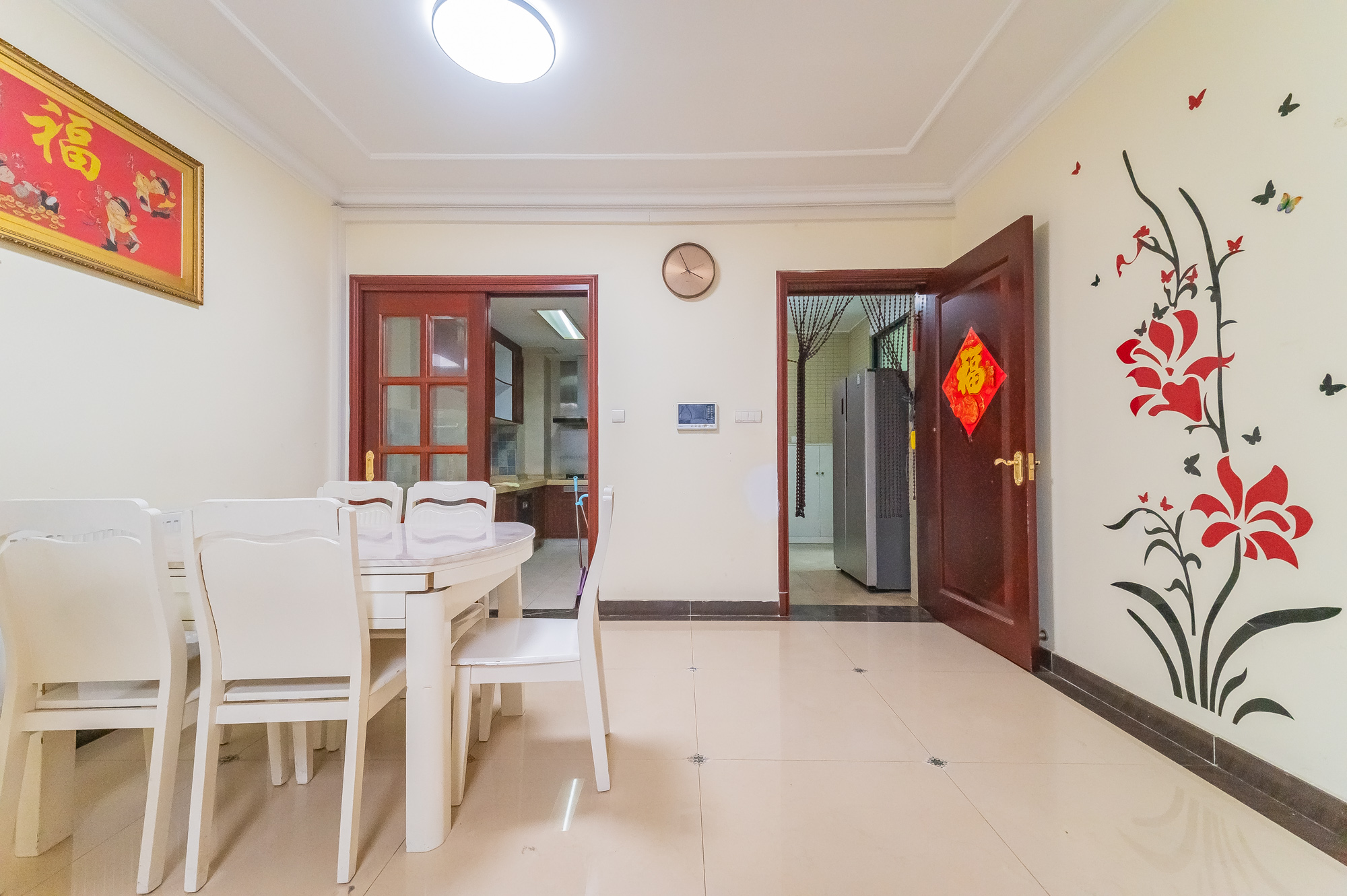 恒大翡翠华庭  3室2厅2卫    99.8万客厅