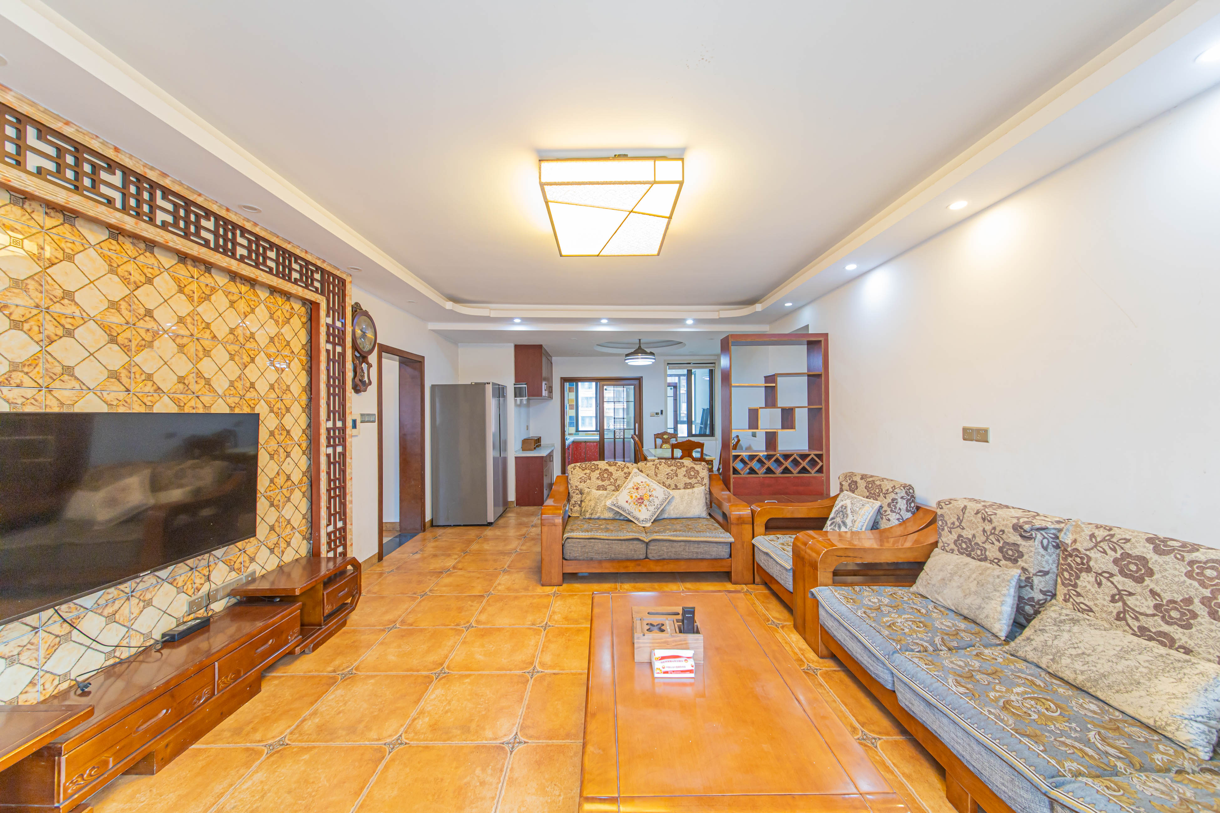 鑫远和城(一、二期) 4室1厅2卫 150.0万 鑫远和城(一、二期) 4室1厅2卫 150.0万客厅