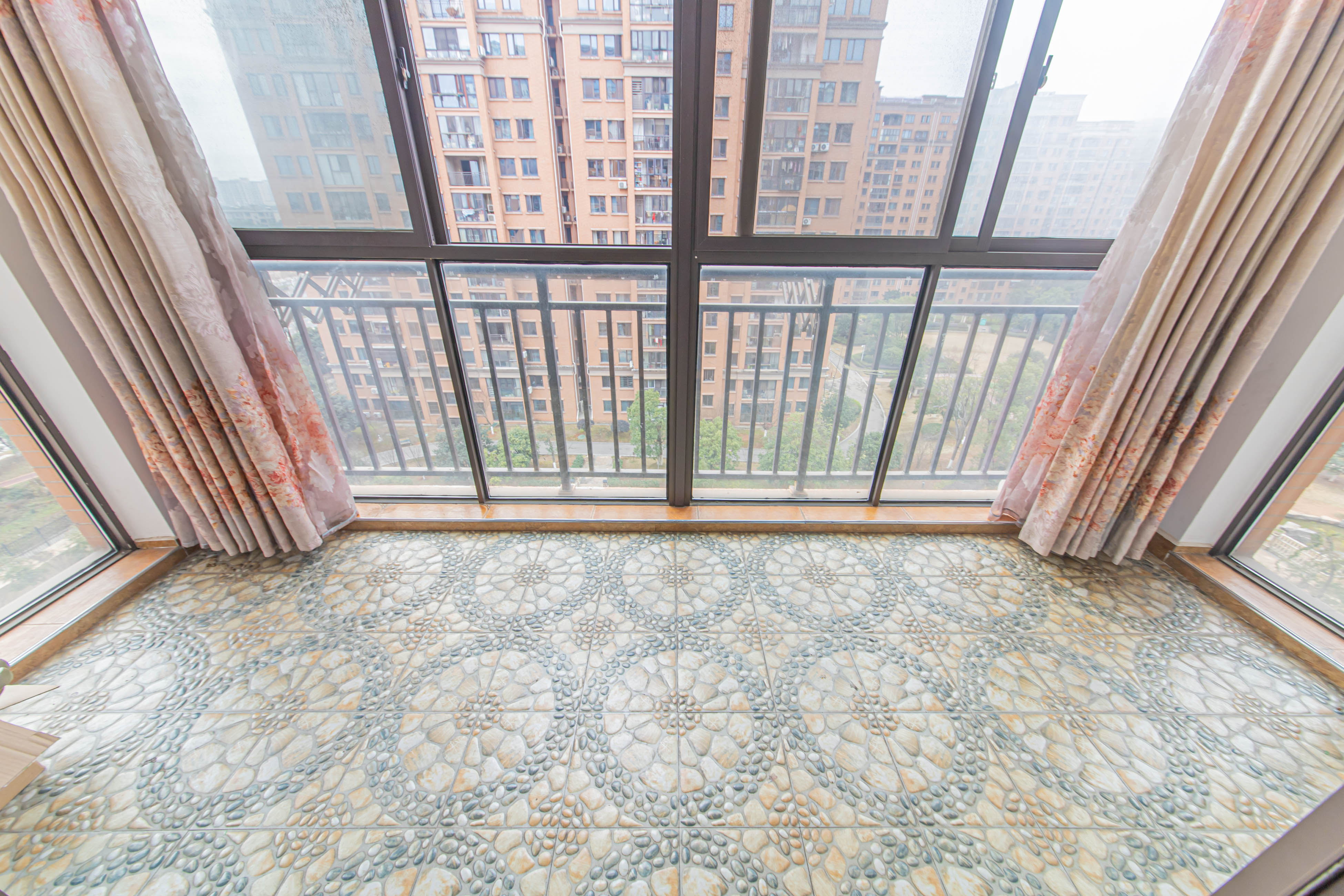 鑫远和城(一、二期) 4室1厅2卫 150.0万 鑫远和城(一、二期) 4室1厅2卫 150.0万阳台