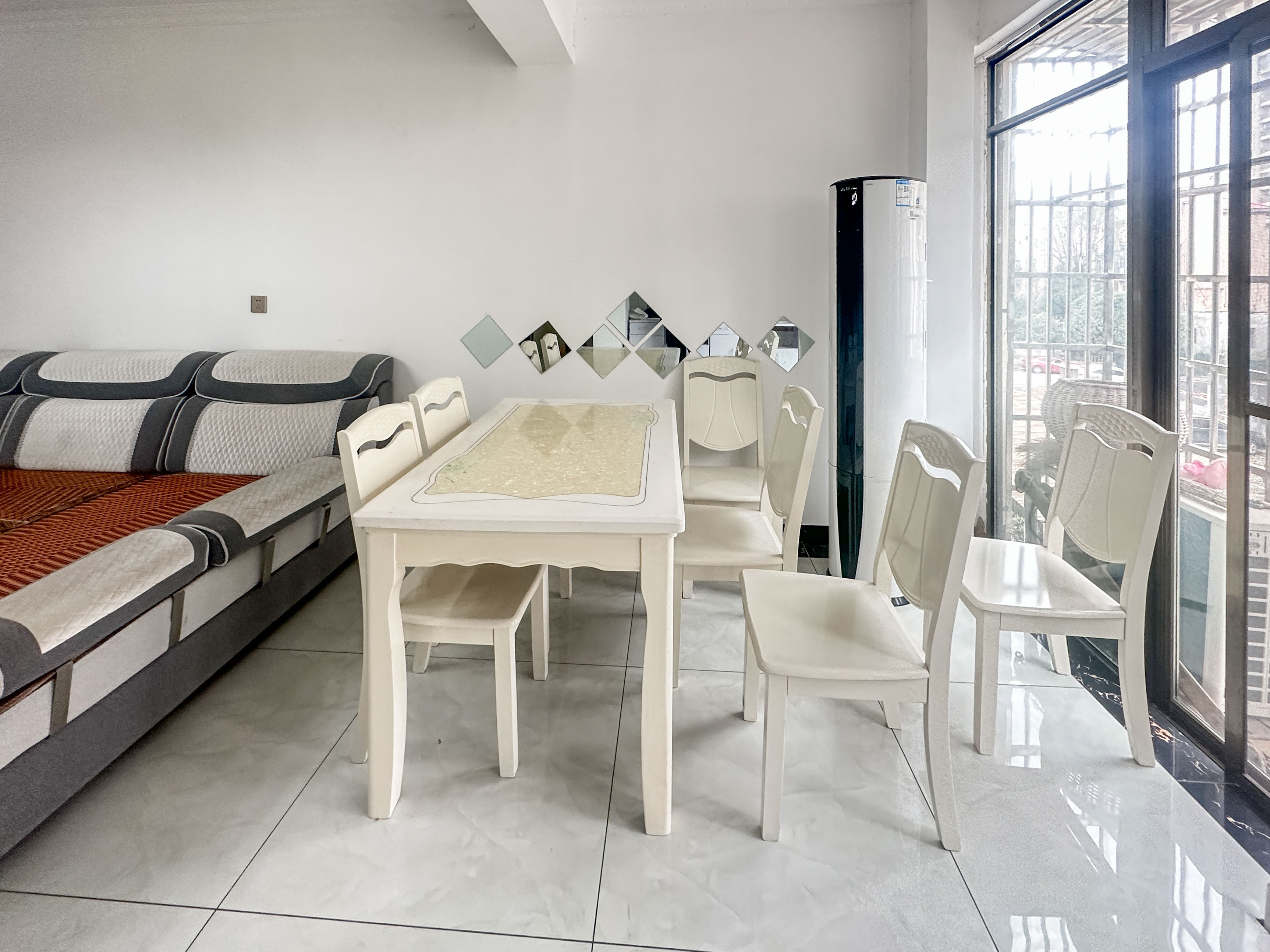 碧桂园山湖城 2室1厅1卫 48.0万 碧桂园山湖城 2室1厅1卫 48.0万阳台