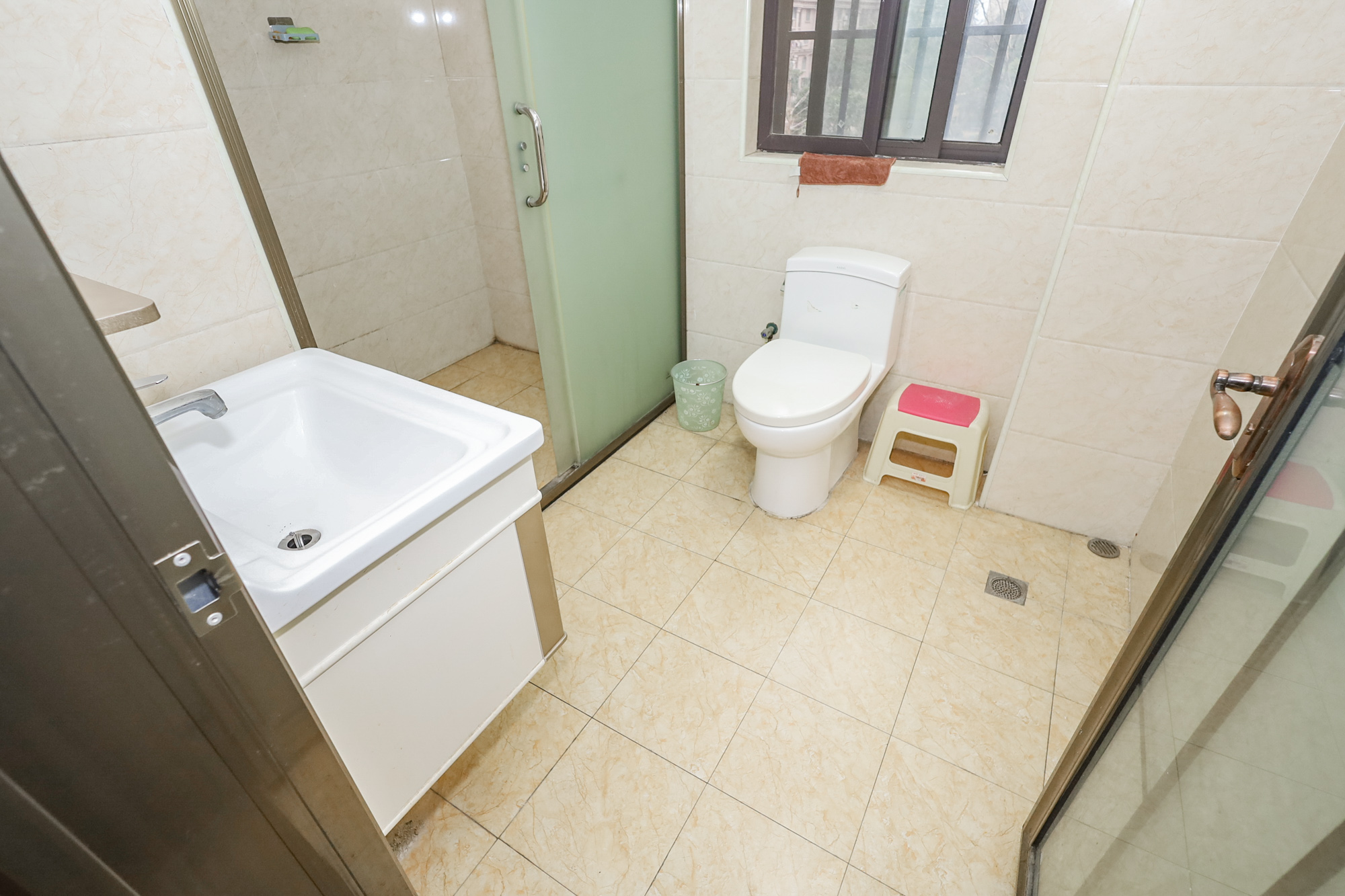 阳光丽城一期 4室2厅2卫 150.0万 阳光丽城一期 4室2厅2卫 150.0万卫生间